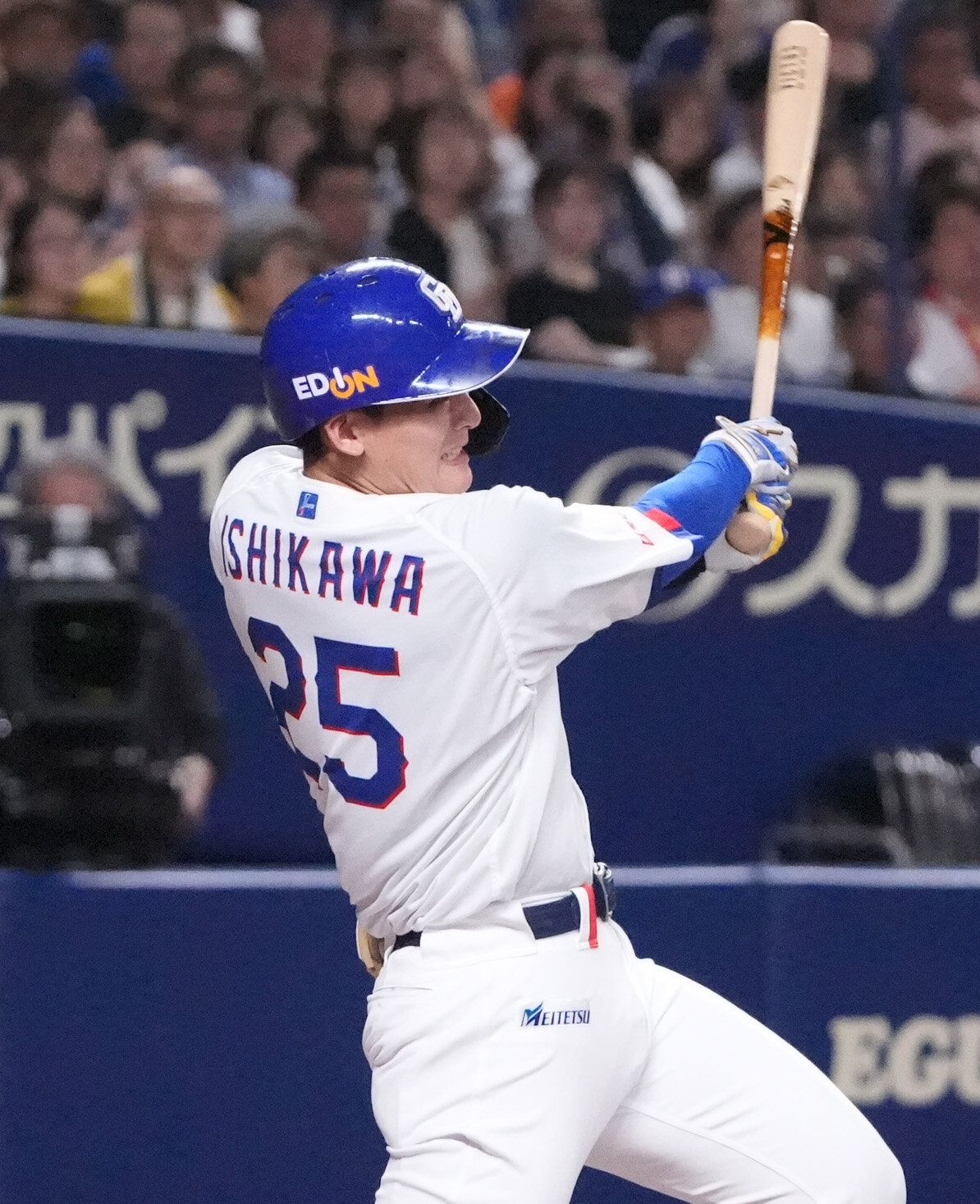 中日対広島　1回裏中日1死一、二塁、3点本塁打を放つ石川昂弥（撮影・森本幸一）