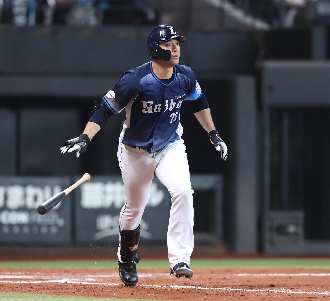 日本ハム対西武　5回表西武2死一塁、2点本塁打を放つ林安可（撮影・黒川智章）