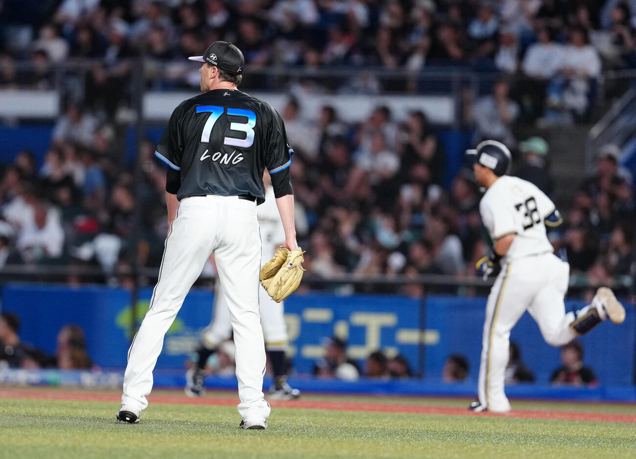 ロッテ対オリックス　4回表オリックス無死一塁、来田涼斗に2点本塁打を浴びるサム・ロング（撮影・鈴木みどり）