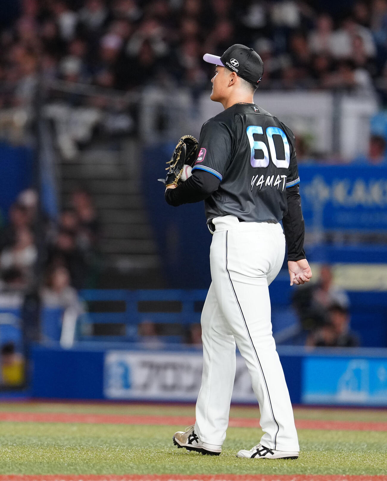 ロッテ対オリックス　9回表オリックス2死三塁、渡部遼人に適時三塁打を浴び、ぼうぜんとする大聖（撮影・鈴木みどり）