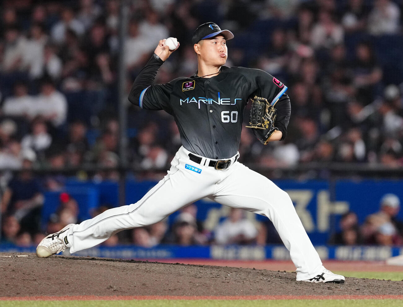 ロッテ対オリックス　9回表から3番手で登板するロッテ大聖（撮影・鈴木みどり）