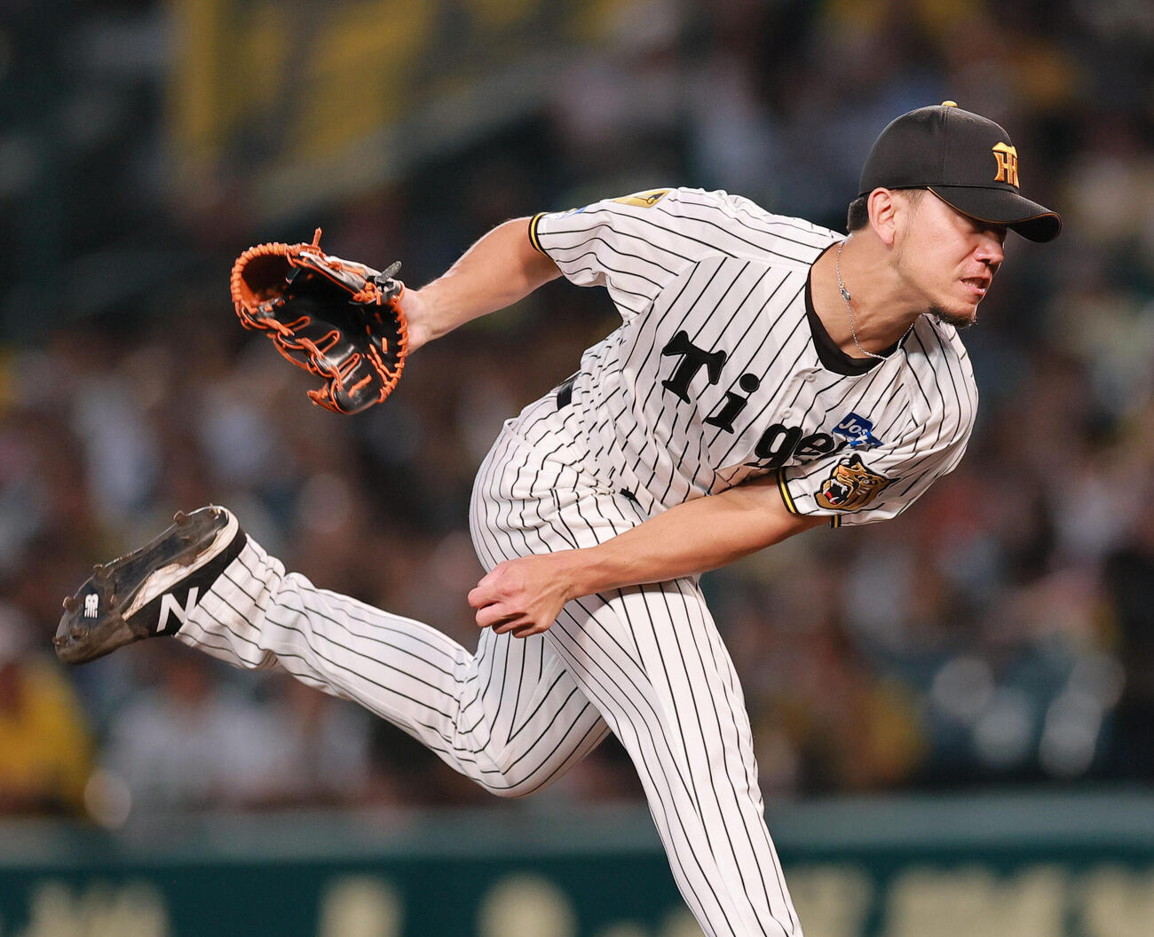 阪神対ヤクルト　5回表、力投する阪神伊藤将司（撮影・上山淳一）