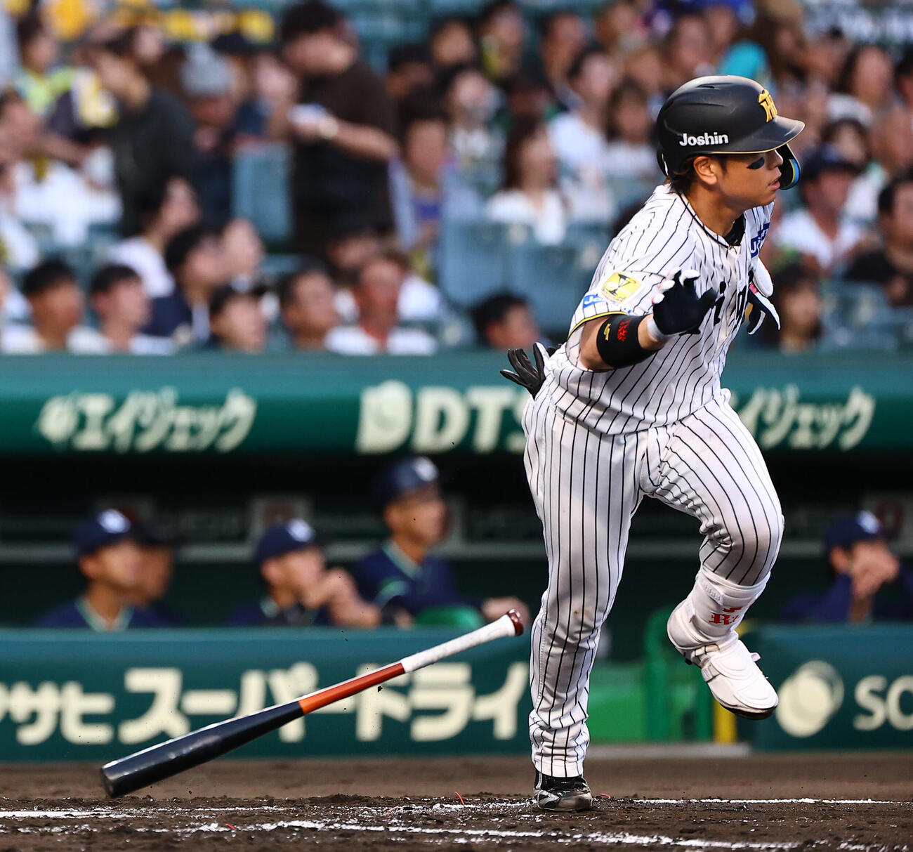 阪神対ヤクルト　3回裏阪神無死、梅野隆太郎は二塁打を放つ（撮影・上田博志）
