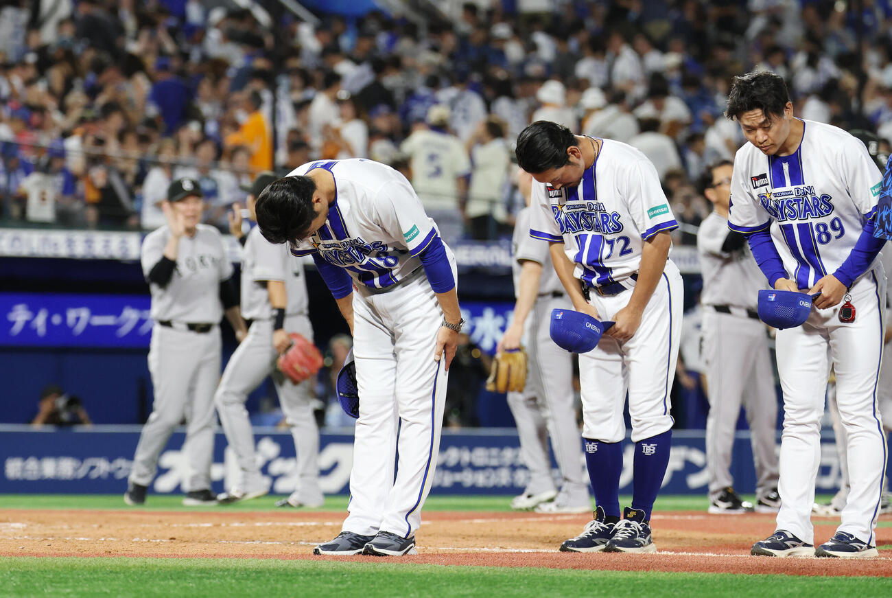 DeNA対巨人　巨人に敗れたDeNA相川亮二監督（撮影・宮地輝）