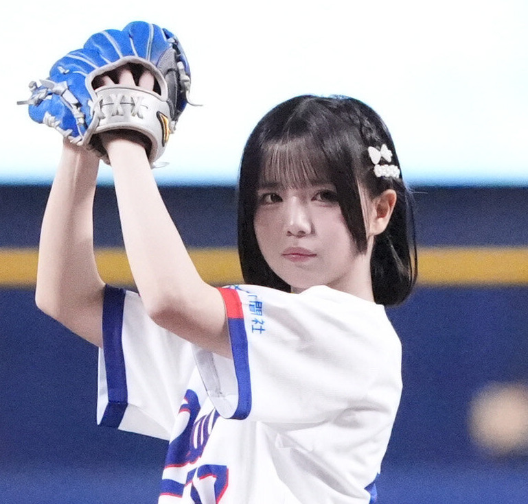 中日対広島　試合後、セレモニアルピッチを行うiLiFE！のあいす（撮影・森本幸一）