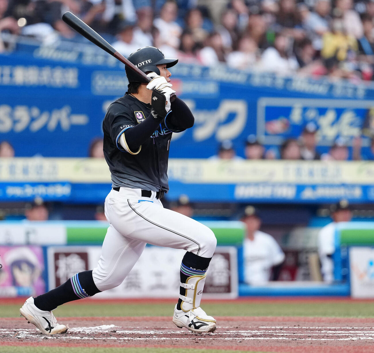 ロッテ対オリックス　2回裏ロッテ無死満塁、2点適時打を放つ上田希由翔（撮影・鈴木どり）
