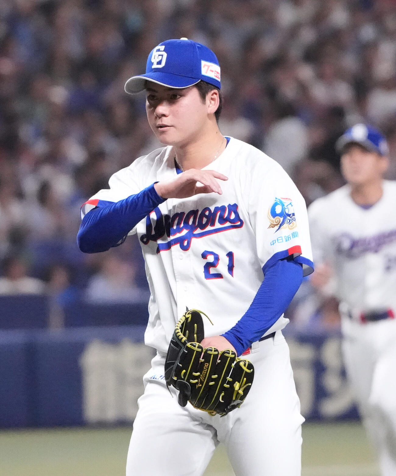 中日対広島　1回表終了、ベンチへ戻る中日先発の金丸夢斗（撮影・森本幸一）