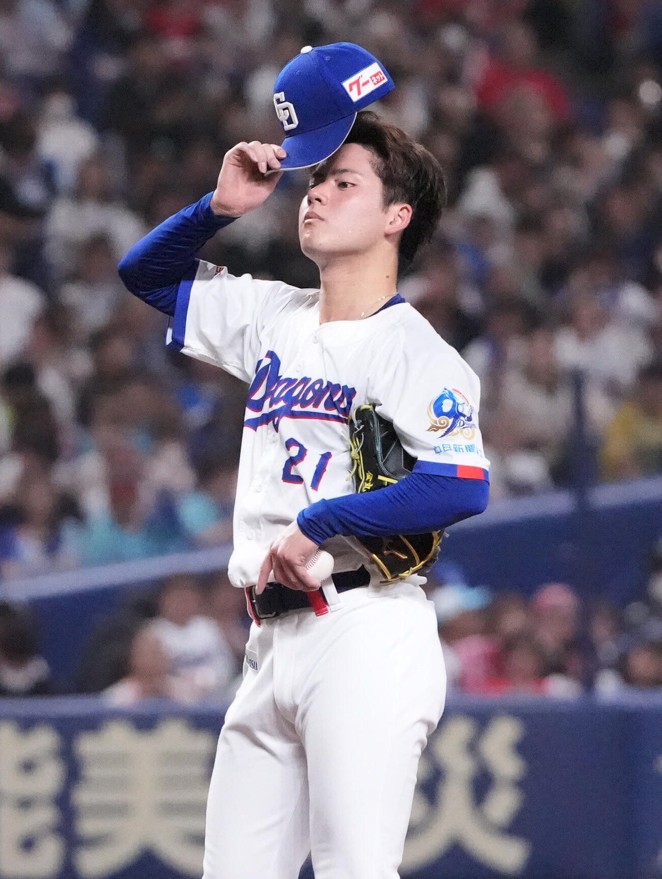 中日対広島　6回表広島2死一、三塁、中日先発の金丸夢斗はマウンドを降りる（撮影・森本幸一）