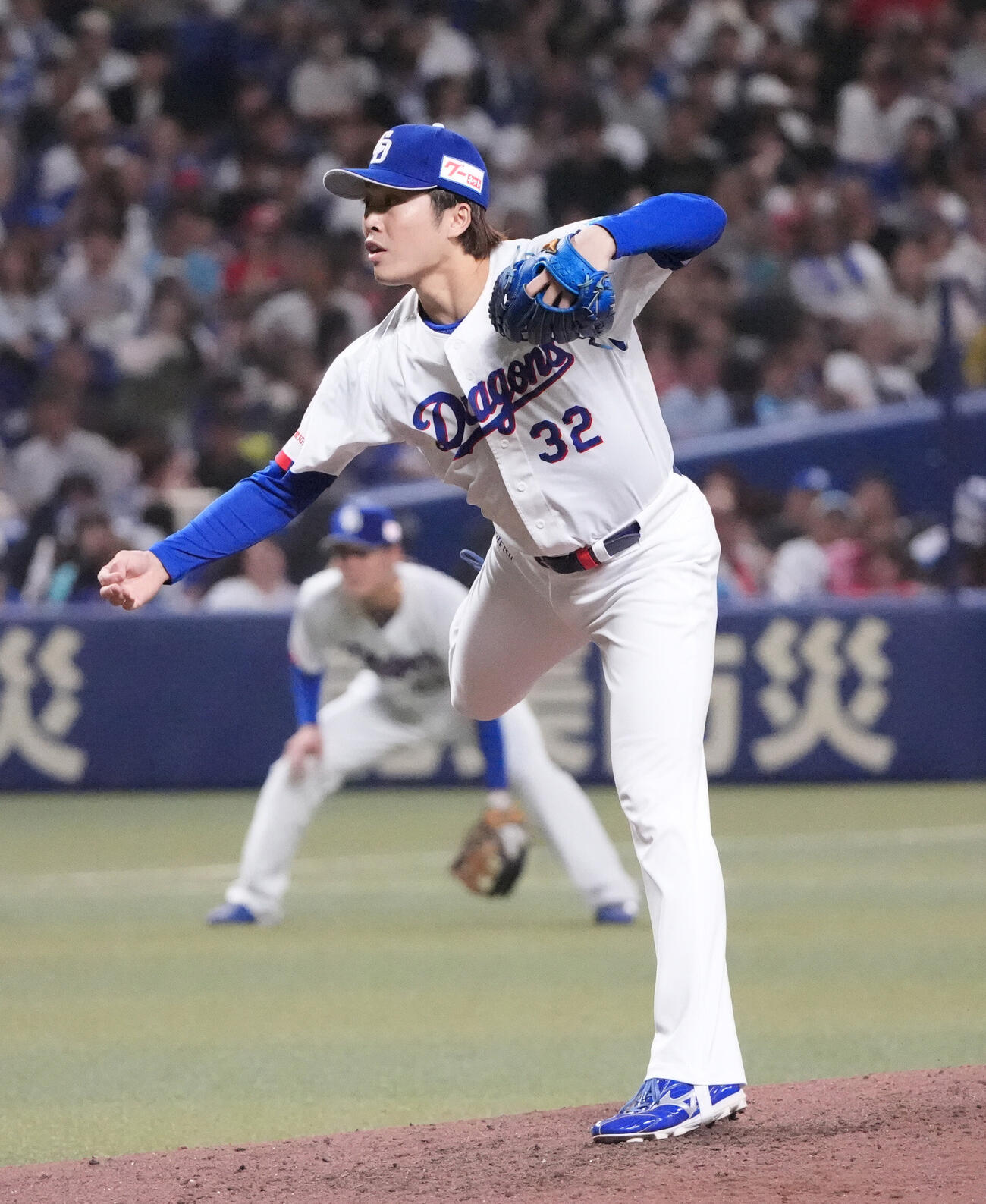 中日対広島　6回表広島2死一、三塁、中日2番手で登板する伊藤茉央（撮影・森本幸一）