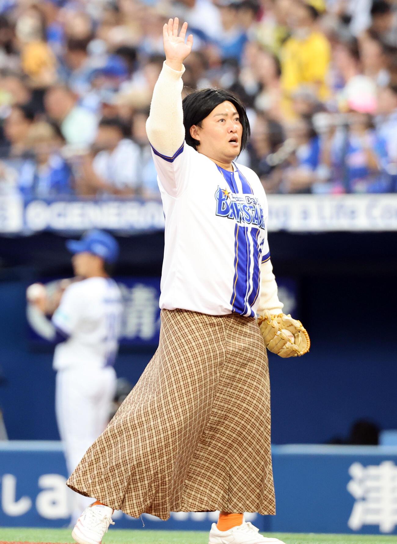 DeNA対巨人　始球式を務めたナチョス。まなみちゃん（撮影・浅見桂子）