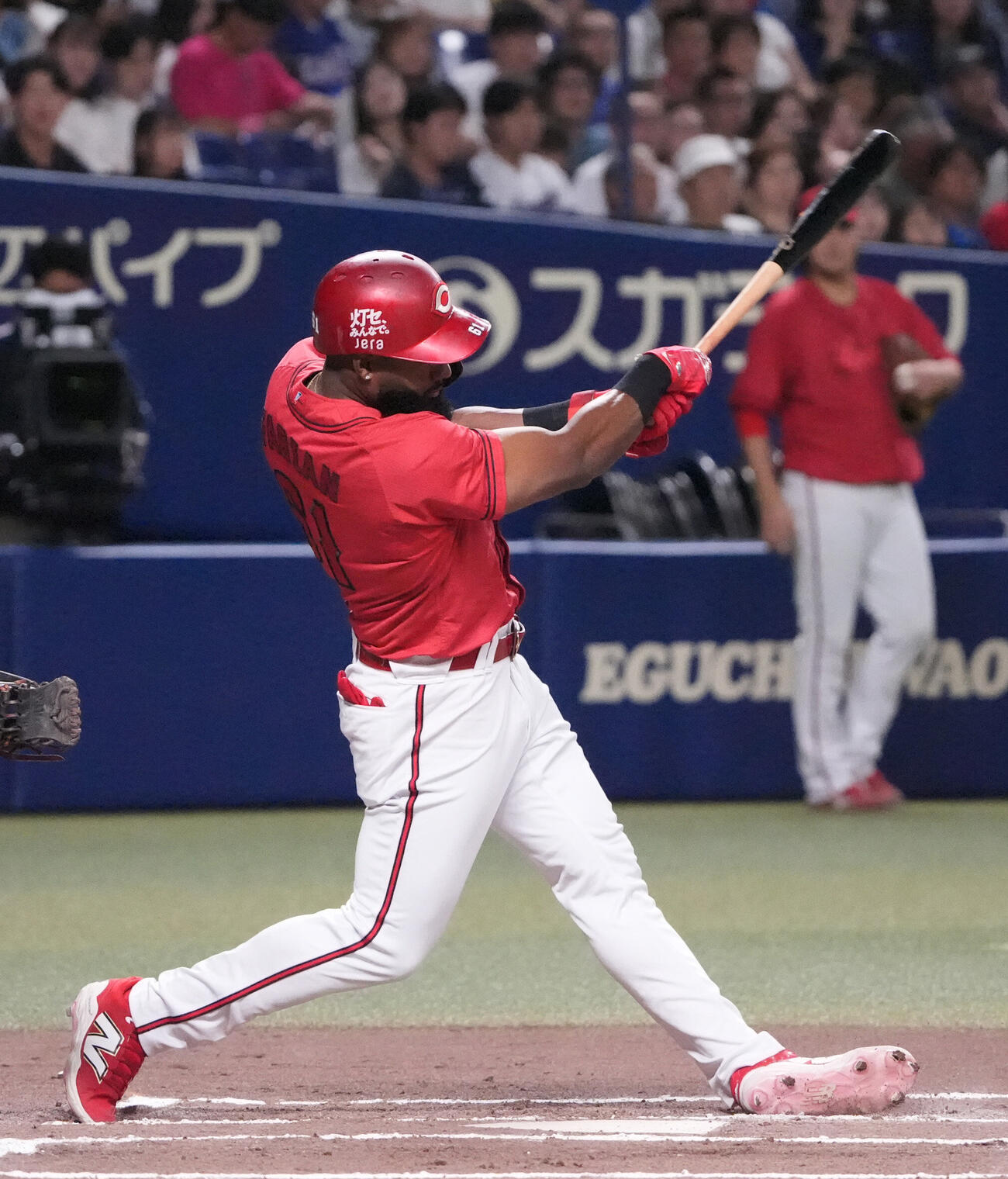 中日対広島　6回表広島1死一、三塁、3点本塁打を放つサンドロ・ファビアン（撮影・森本幸一）