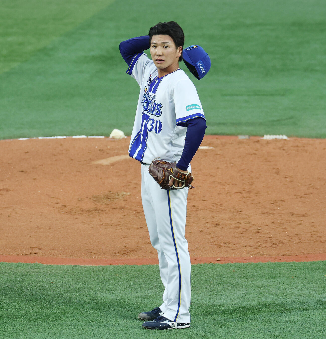DeNA対巨人　1回表巨人2死満塁、佐々木俊輔に満塁本塁打を浴びる篠木健太郎（撮影・宮地輝）