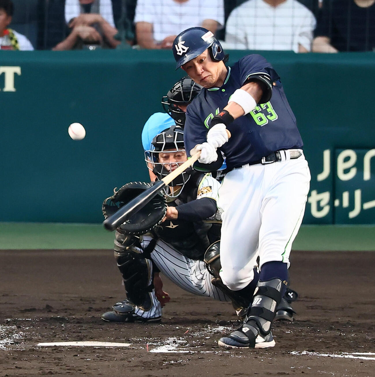 阪神対ヤクルト　3回表ヤクルト無死、増田珠は右前打を放つ（撮影・加藤哉）