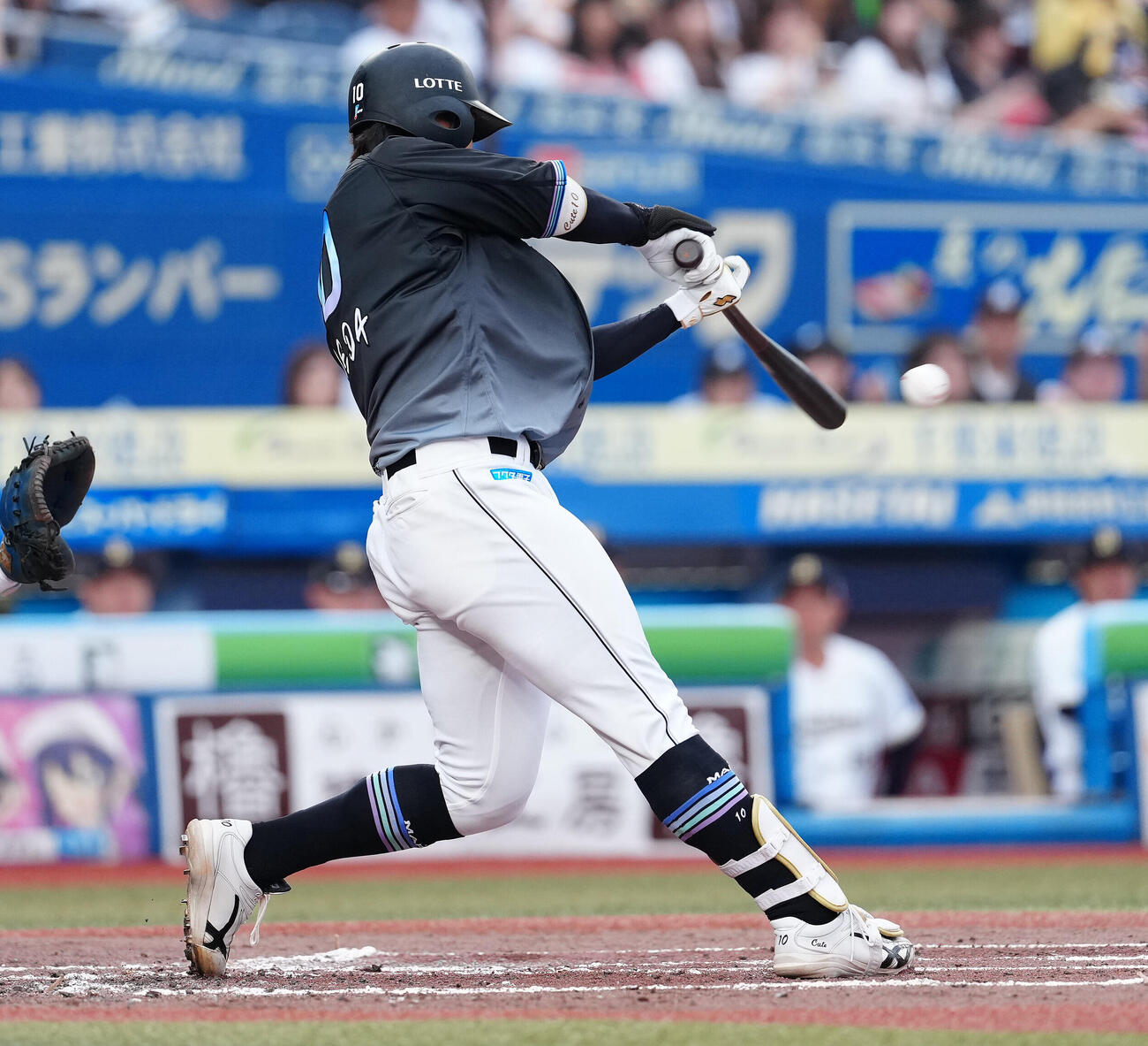 ロッテ対オリックス　2回裏ロッテ無死満塁、2点適時打を放つ上田希由翔（撮影・鈴木どり）