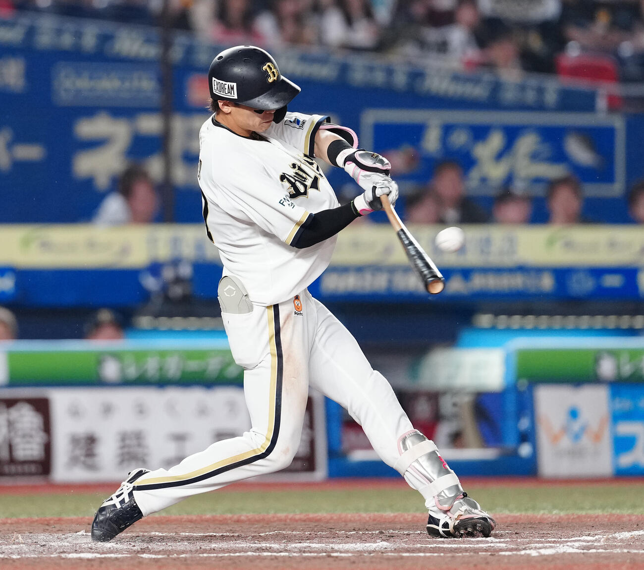 ロッテ対オリックス　9回表オリックス1死二塁、2点本塁打を放つ中川圭太（撮影・鈴木どり）