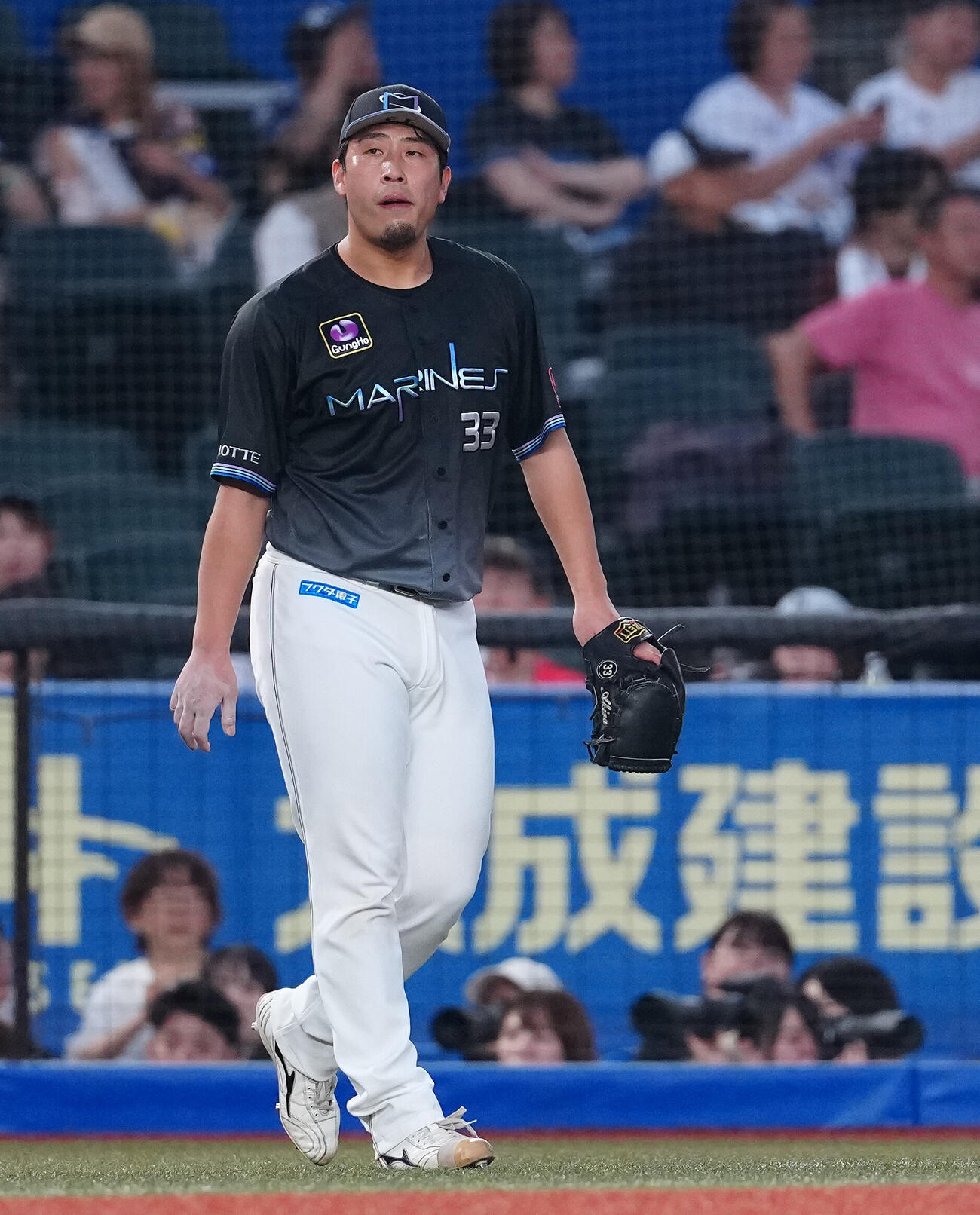 ロッテ対オリックス　6回表オリックス1死一、三塁、来田涼斗に適時打を浴び、浮かない表情の八木彬（撮影・鈴木どり）
