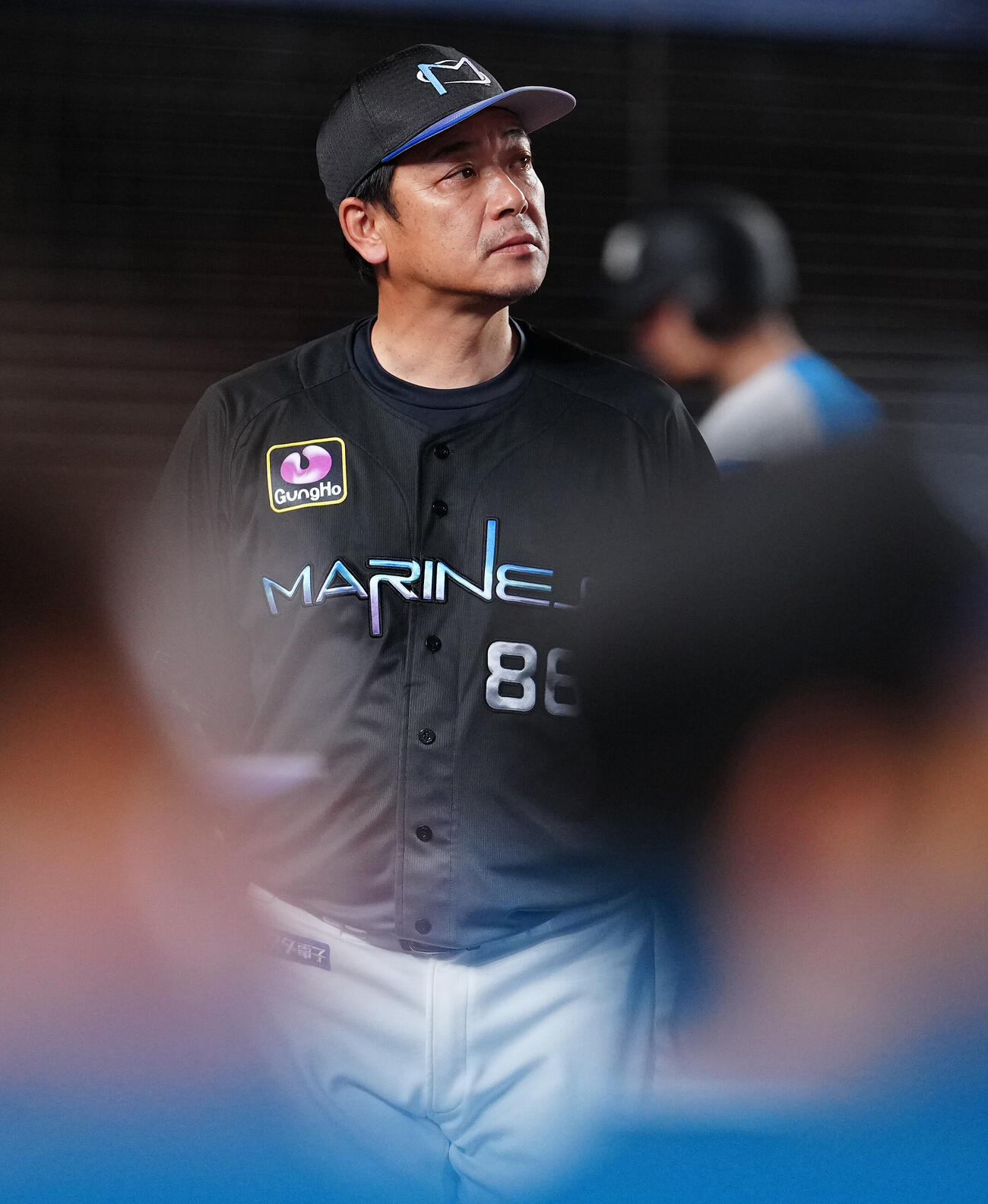 ロッテ対オリックス　9回表の選手交代を告げ、ベンチへ戻るロッテのサブロー監督（撮影・鈴木どり）