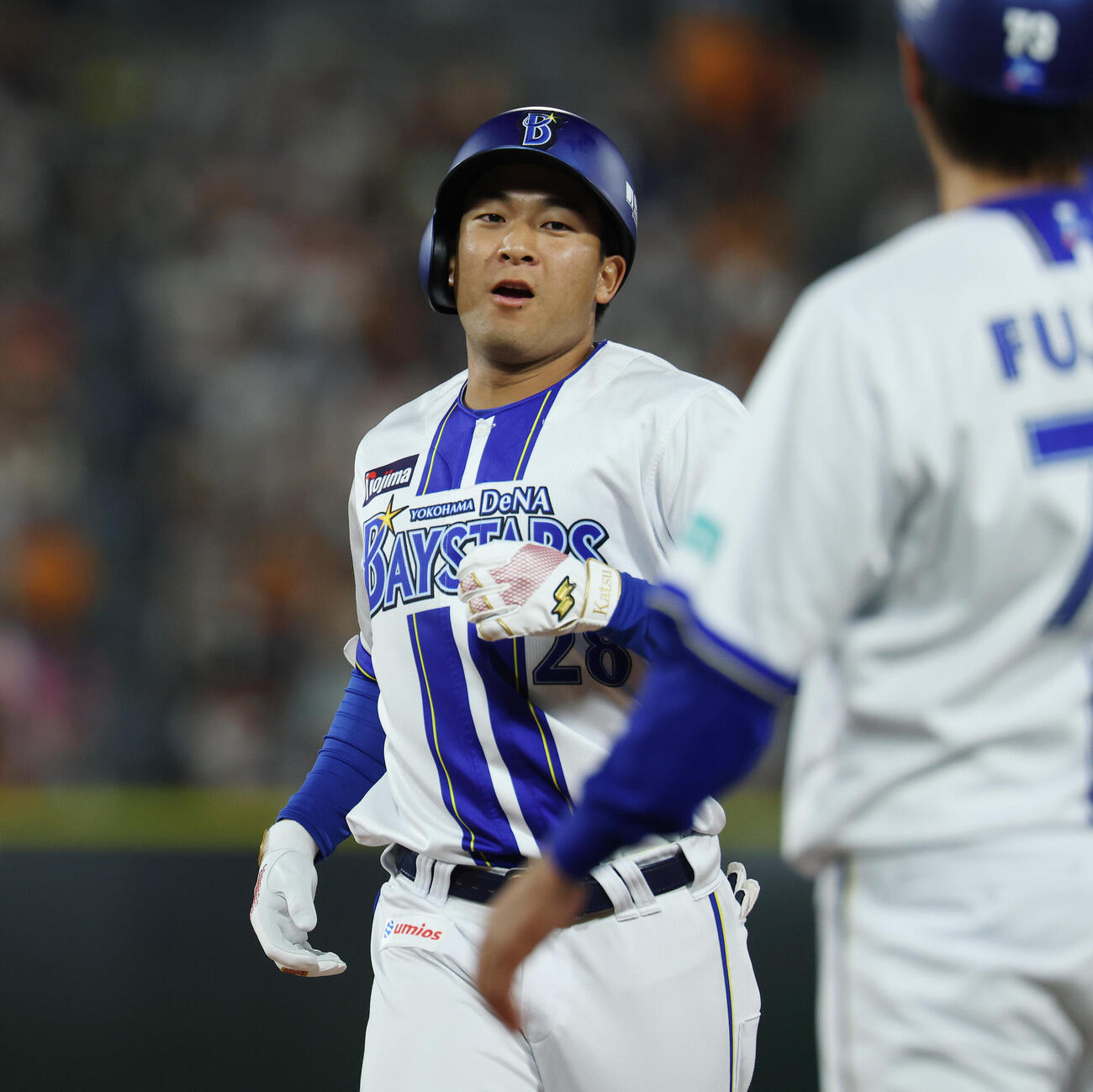 DeNA対巨人　5回裏DeNA2死三塁、適時打を放った勝又温史（撮影・宮地輝）