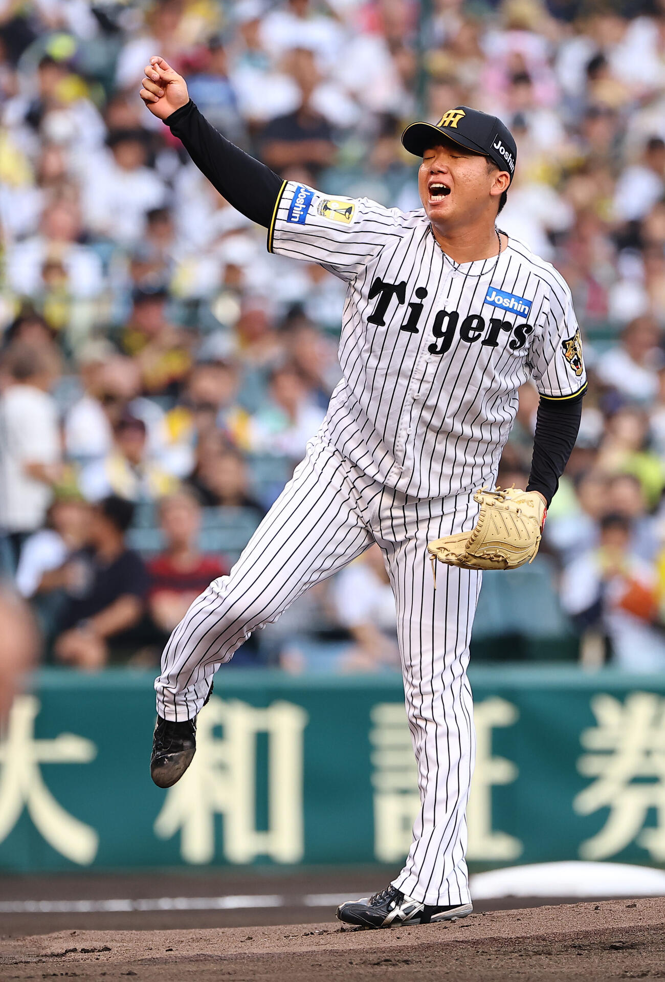 阪神対ヤクルト　1回表ヤクルト2死満塁、セデーニョを遊直に打ち取った村上頌樹（撮影・上田博志）