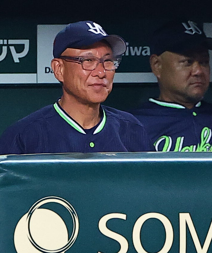 阪神対ヤクルト　阪神に敗れ悔しそうな表情を見せる池山隆寛監督（撮影・上田博志）