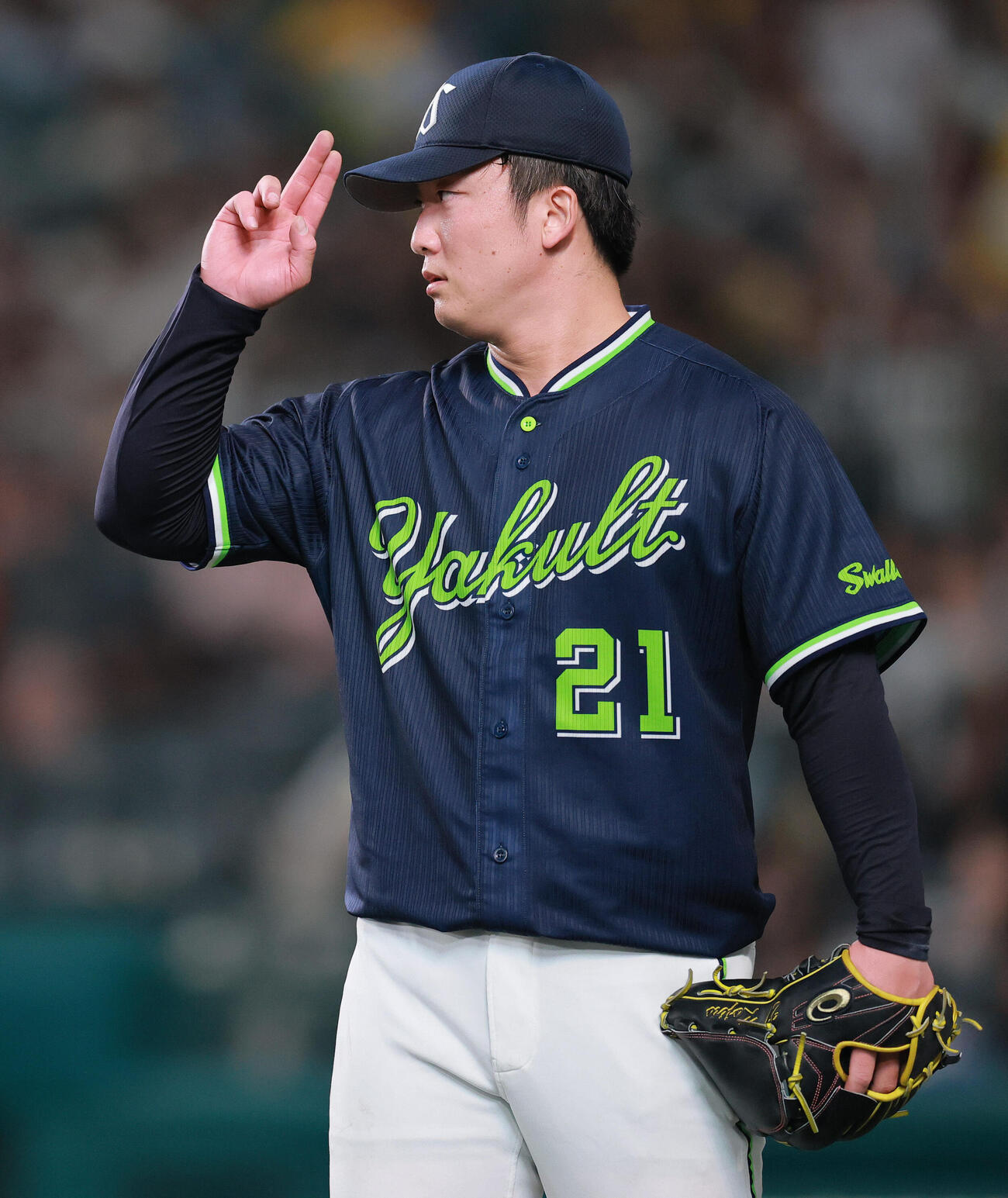 阪神対ヤクルト　5回を無失点で終えベンチ前でポーズする吉村貢司郎（撮影・上山淳一）