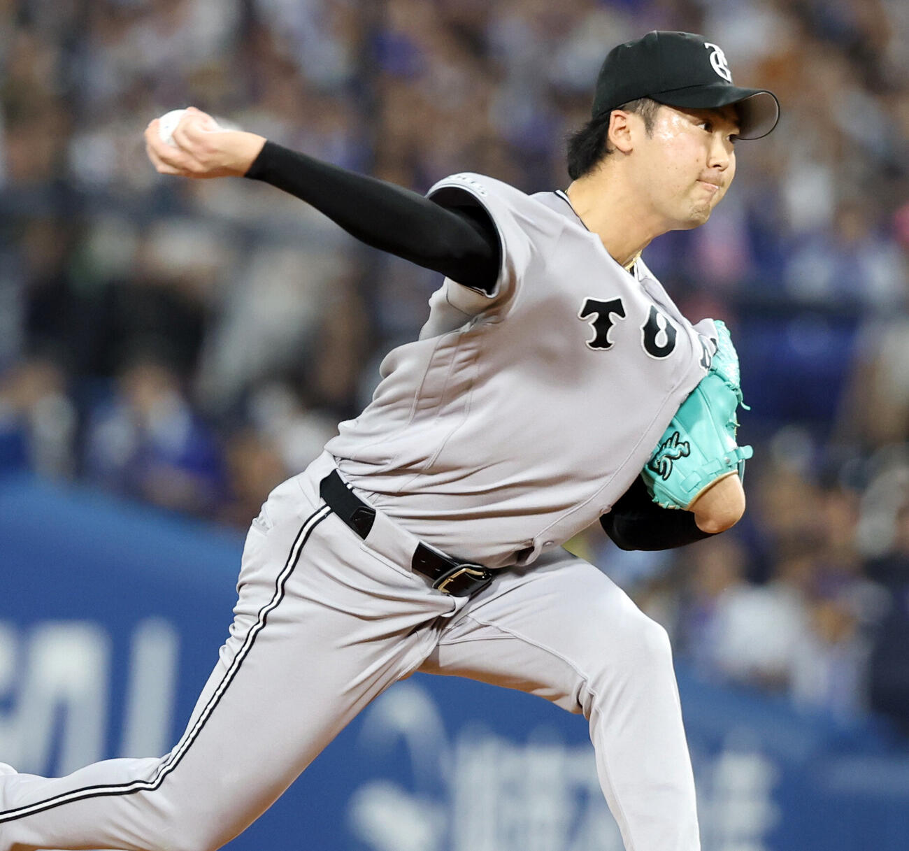 DeNA対巨人　8回裏DeNAの攻撃を抑えた船迫大雅（撮影・浅見桂子）