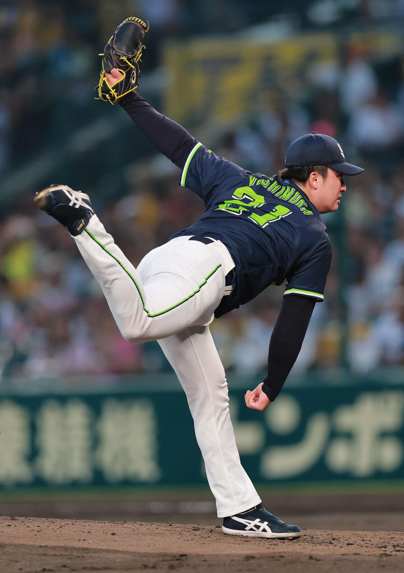 阪神対ヤクルト　3回裏、力投するヤクルト先発の吉村貢司郎（撮影・上山淳一）