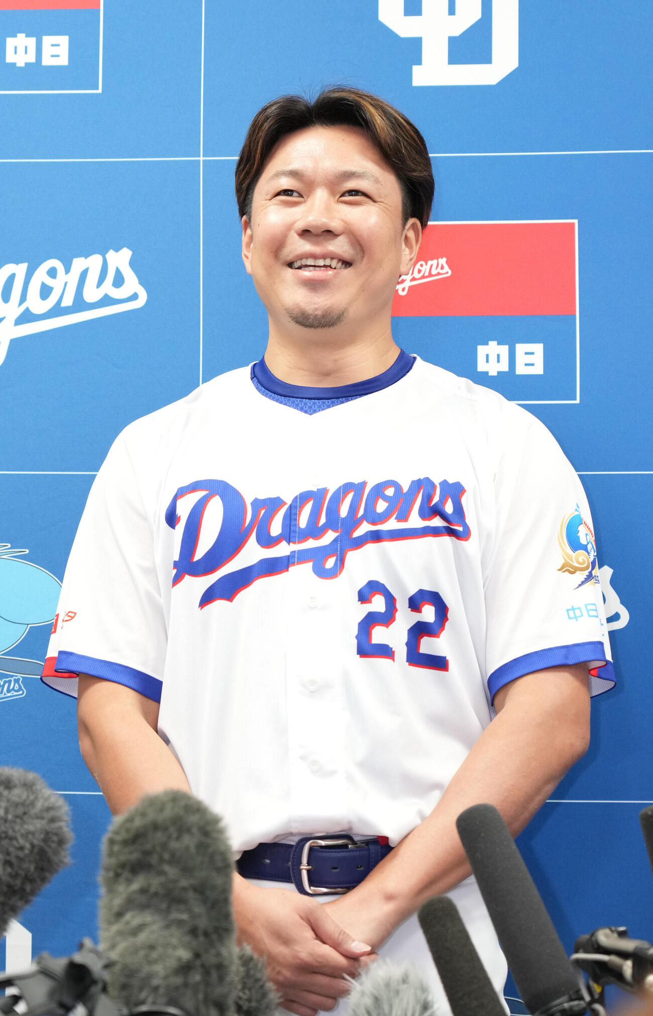 マイナビオールスターゲーム2026監督選抜・選出選手として出場が決まり明るい表情で会見する大野雄大（撮影・森本幸一）