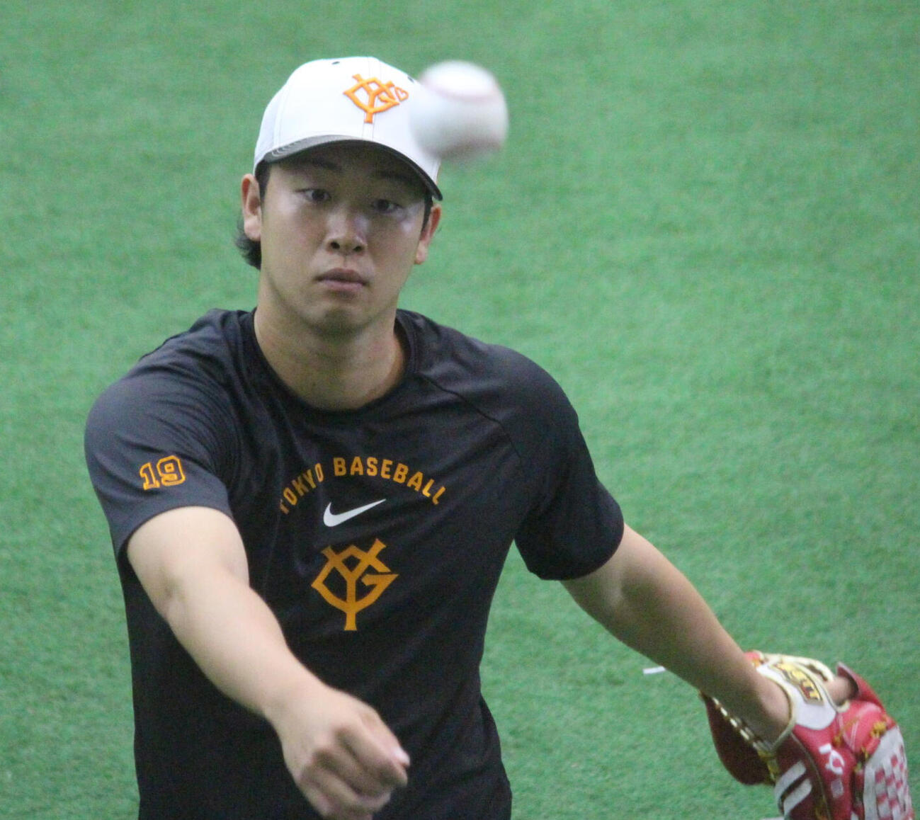 13日、ジャイアンツ球場で調整した山崎伊織