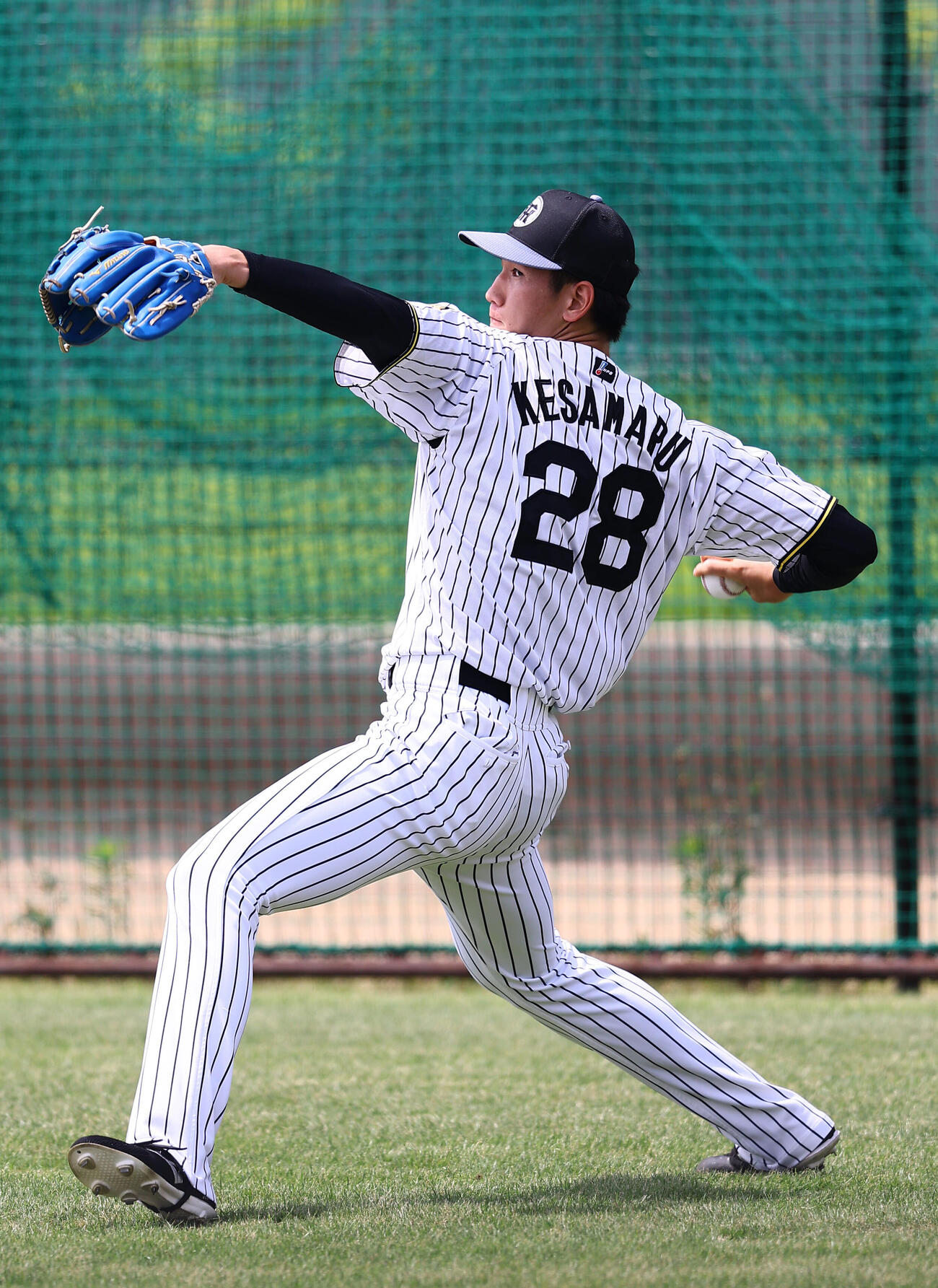 キャッチボールをする阪神今朝丸裕喜（2026年7月13日撮影）