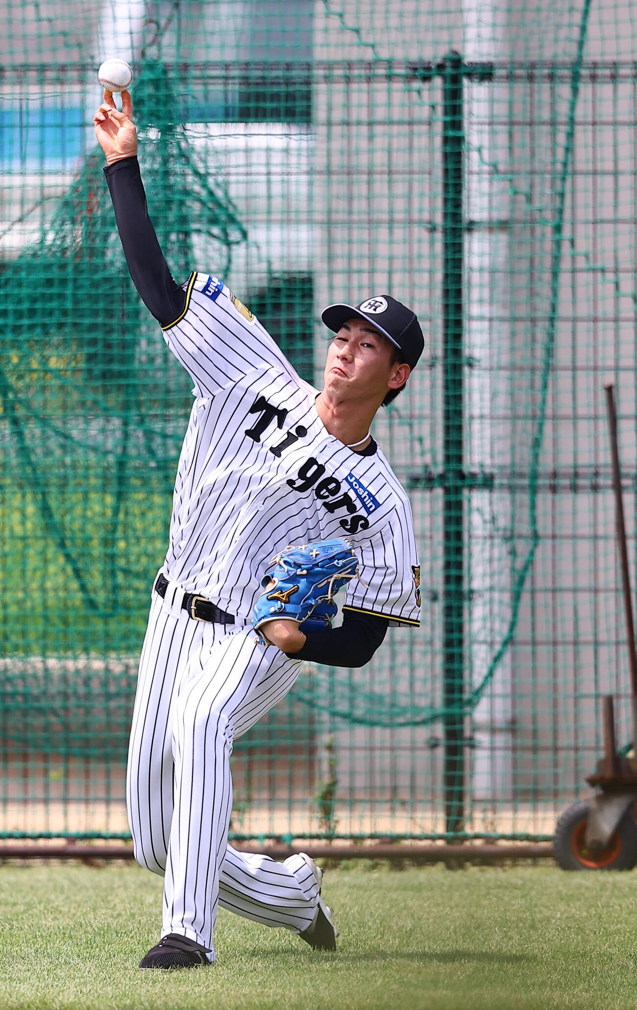 キャッチボールをする阪神今朝丸裕喜（2026年7月13日撮影）