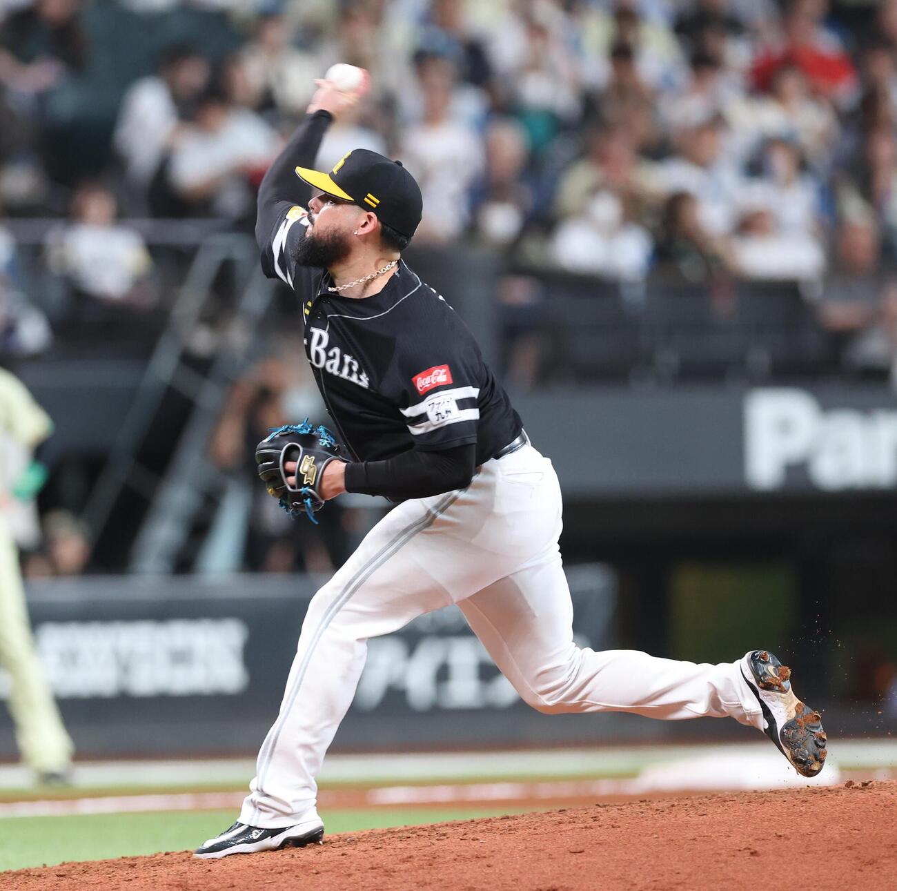 日本ハム対ソフトバンク　7回に登板のオスナ（撮影・黒川智章）