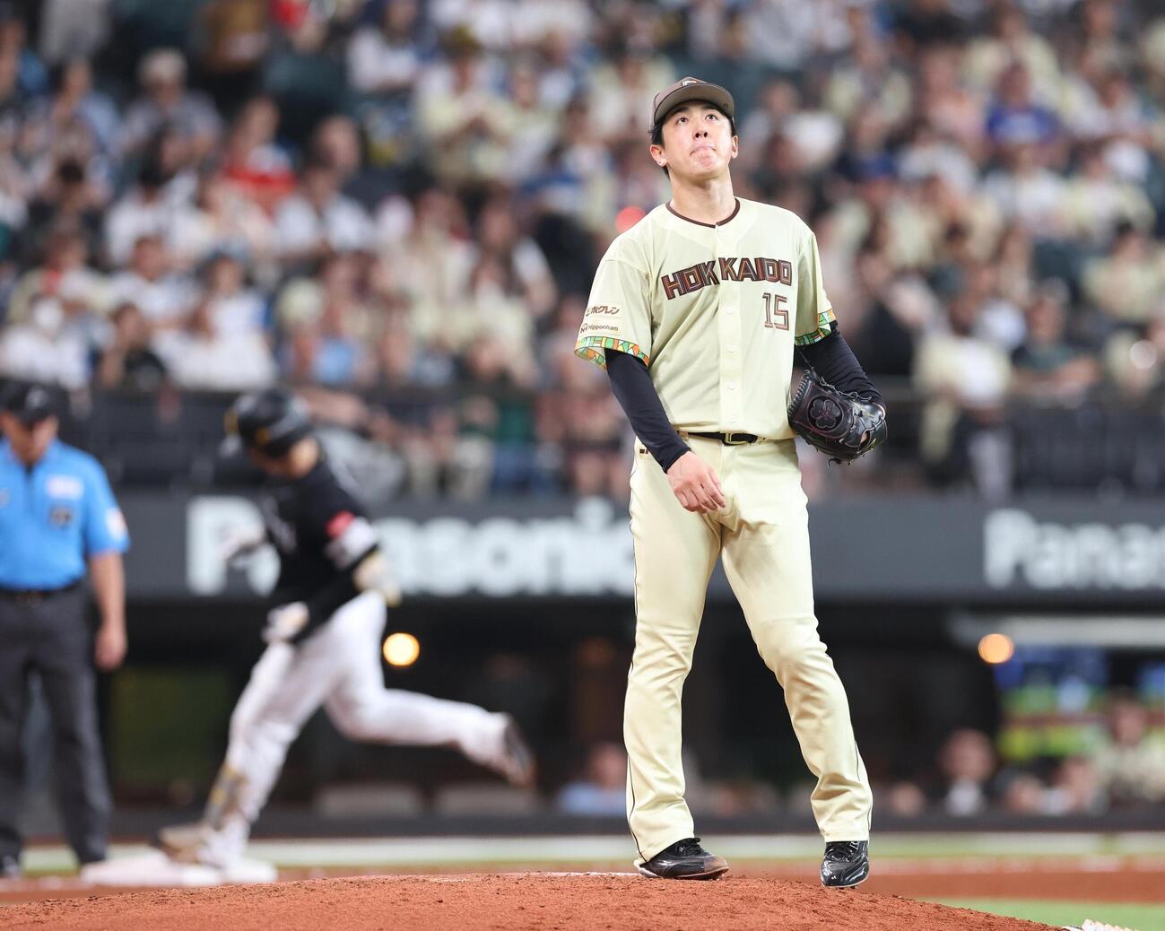 日本ハム対ソフトバンク　5回表ソフトバンク2死、正木智也に本塁打を浴びる北山亘基（撮影・黒川智章）