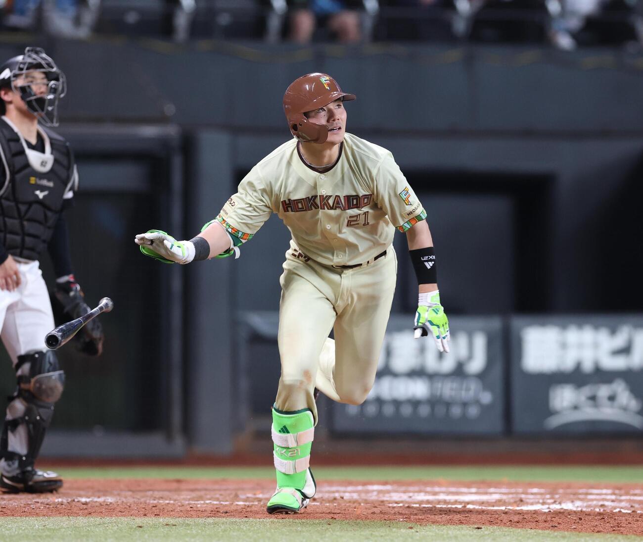 日本ハム対ソフトバンク　9回裏日本ハム1死、本塁打を放つ清宮幸太郎（撮影・黒川智章）