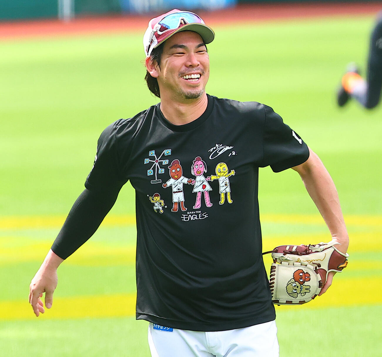 楽天対オリックス　試合前にキャッチボールする楽天前田健太（撮影・野上伸悟）