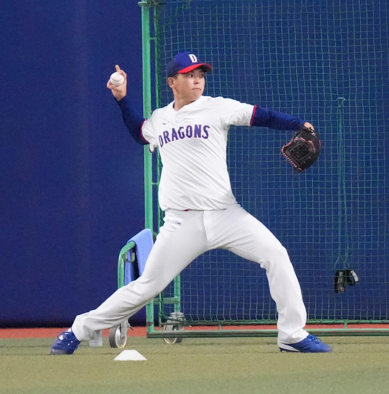 中日対阪神　試合前、キャッチボールをする中西聖輝（撮影・森本幸一）