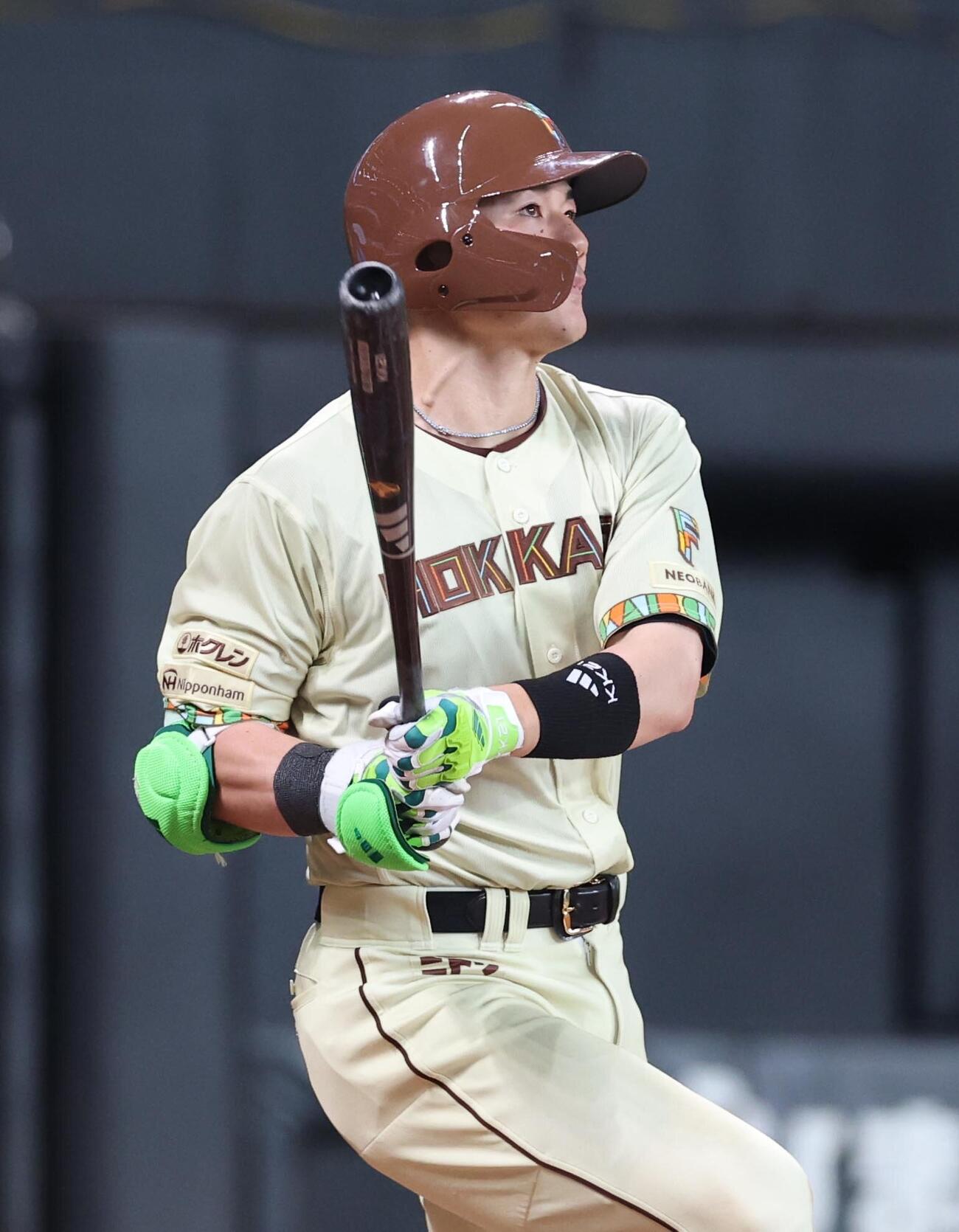 日本ハム対ソフトバンク　9回裏日本ハム1死、本塁打を放つ清宮幸太郎（撮影・黒川智章）