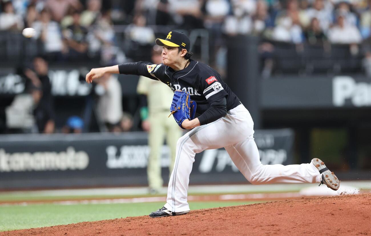 日本ハム対ソフトバンク　8回に登板の松本裕樹（撮影・黒川智章）