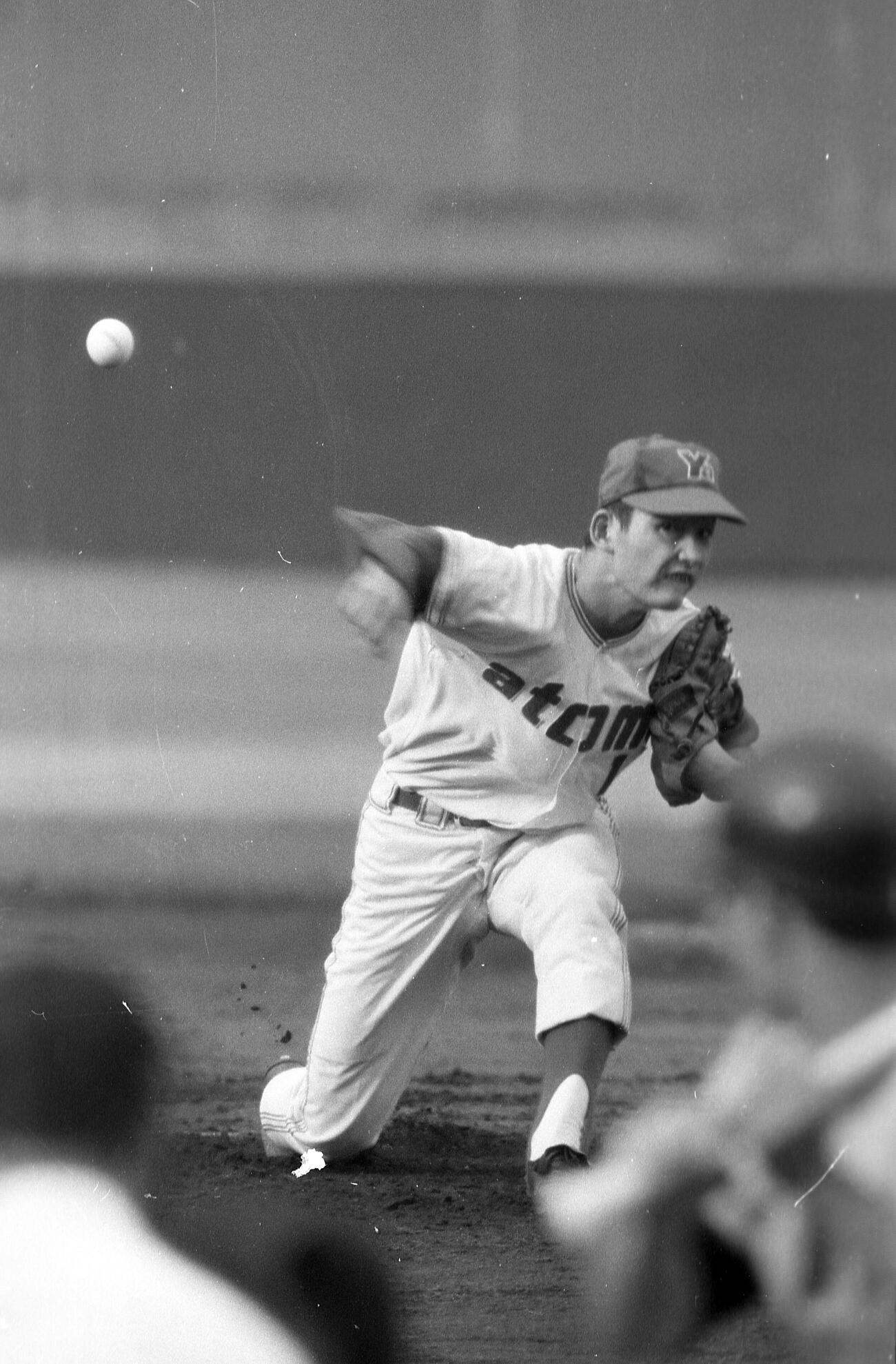 70年8月29日、ヤクルト対大洋　大洋を2安打完封でプロ初勝利を挙げたヤクルト西井哲夫さん
