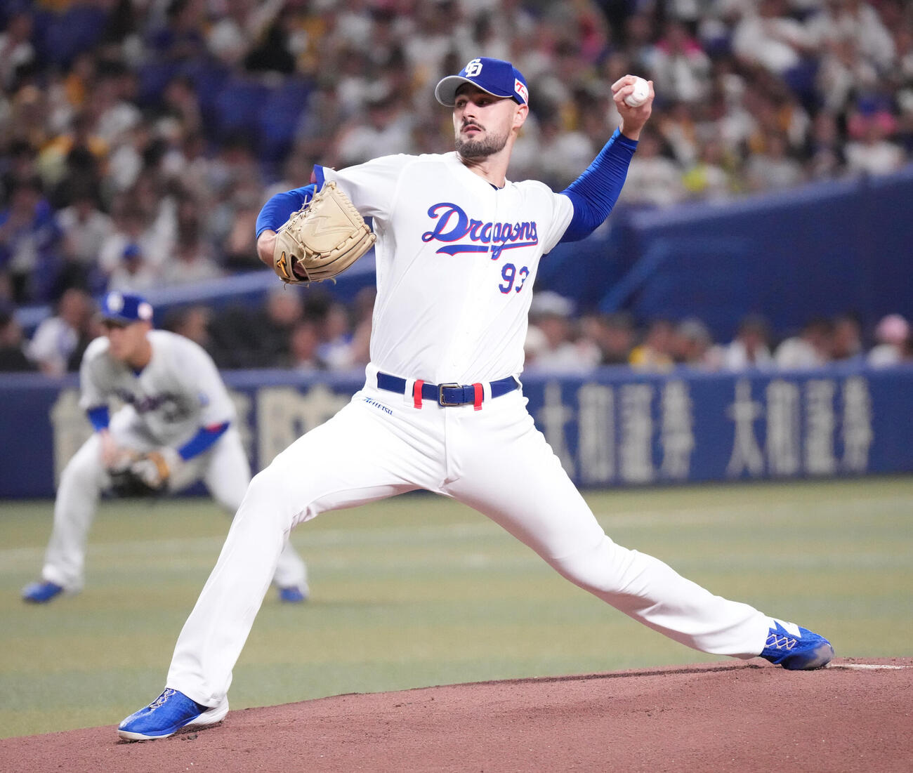 中日対阪神　1回表、登板する中日先発のカイル・マラー（撮影・森本幸一）
