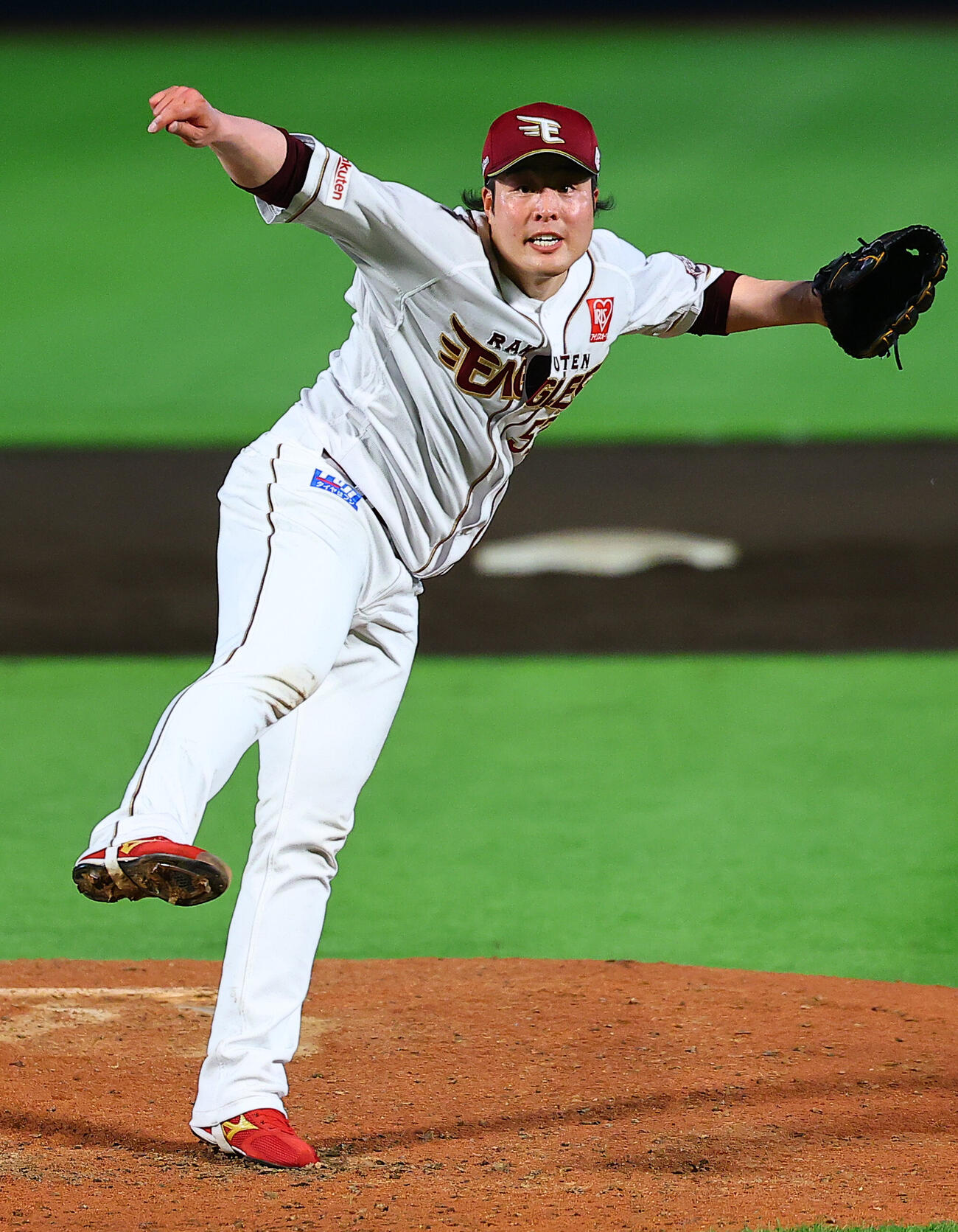 楽天対オリックス　力投する楽天滝中瞭太（撮影・野上伸悟）