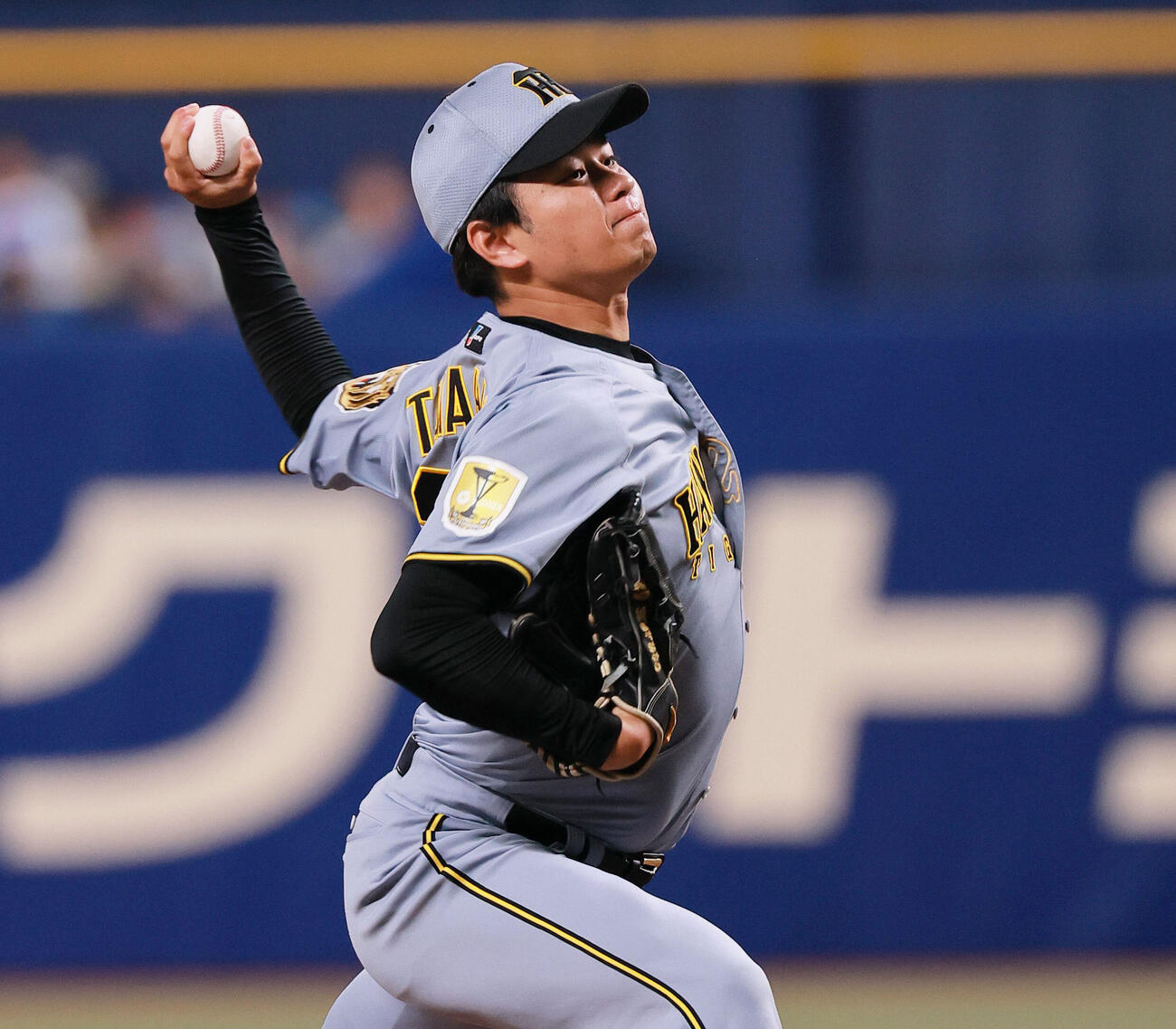 中日対阪神　力投する阪神先発の高橋遥人（撮影・上山淳一）