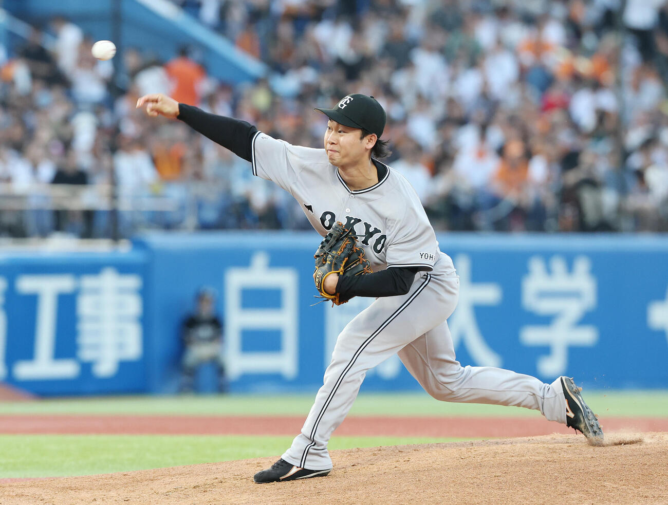 ヤクルト対巨人　巨人先発の山崎伊織（撮影・宮地輝）