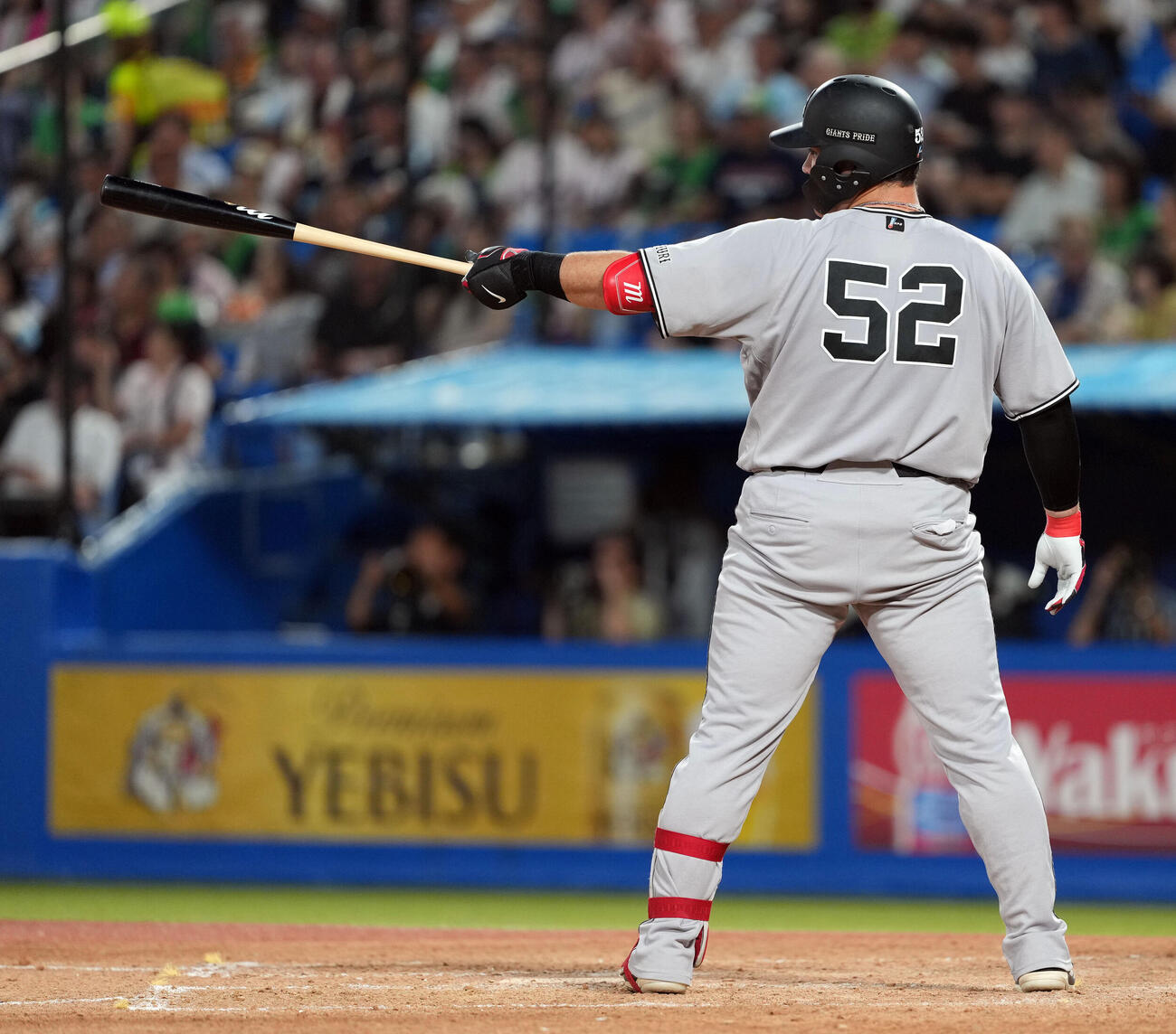 ヤクルト対巨人　5回表巨人2死一塁、威勢良く打席に立つリチャード（撮影・たえ見朱実）