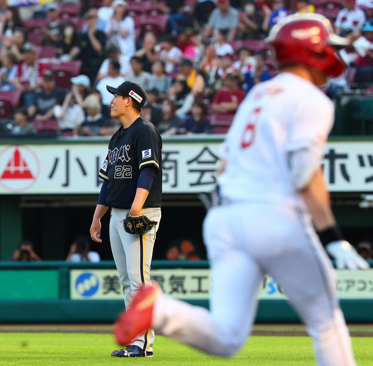 楽天対オリックス　1回裏楽天2死、辰己涼介に先制本塁打を許す九里亜蓮（撮影・野上伸悟）
