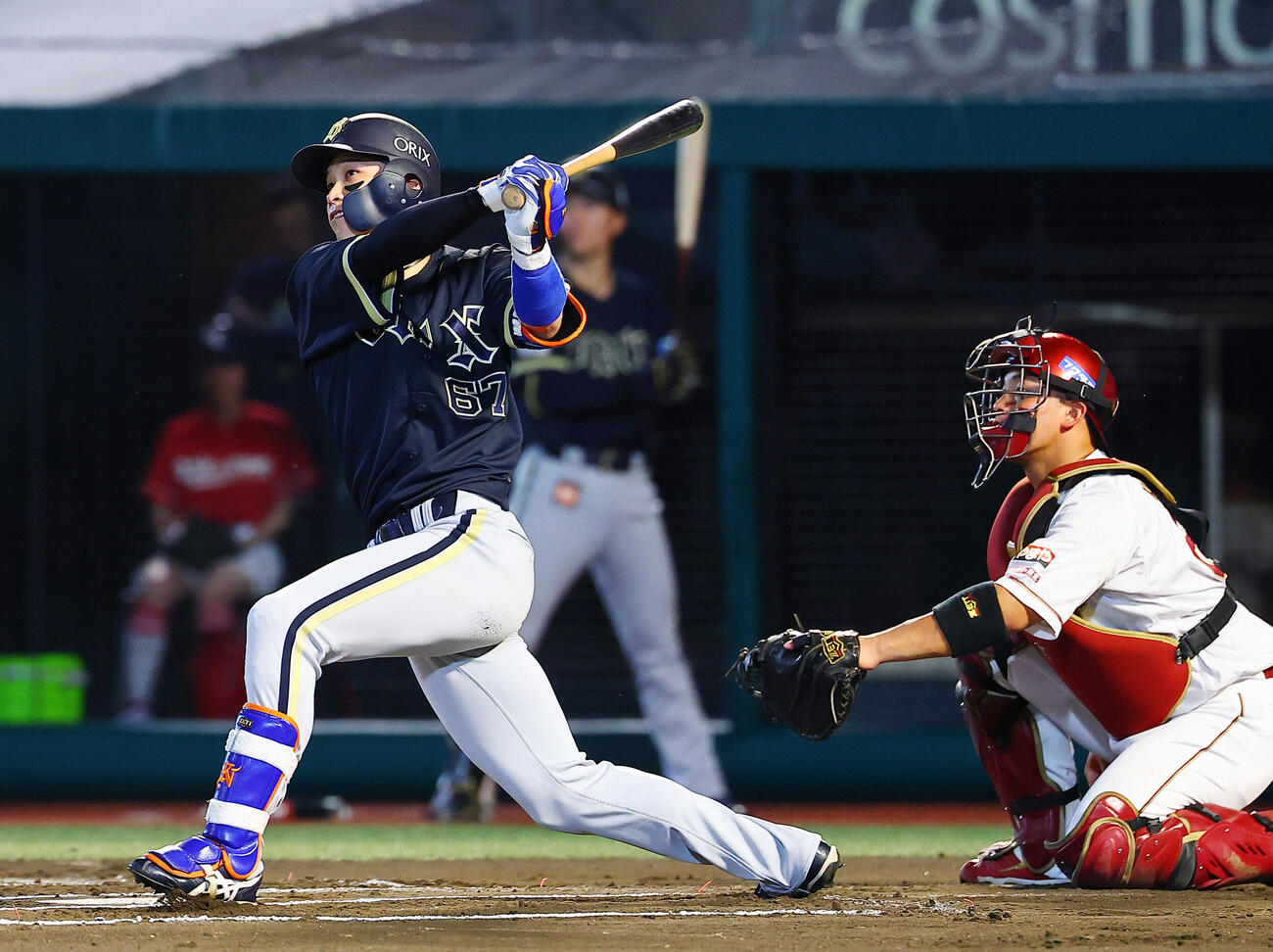 楽天対オリックス　6回表オリックス1死、本塁打を放つ中川圭太（撮影・野上伸悟）
