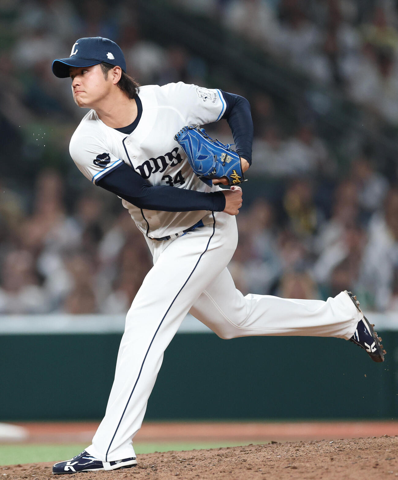 西武対ロッテ　西武4番手で登板し力投する甲斐野央（撮影・増田悦実）
