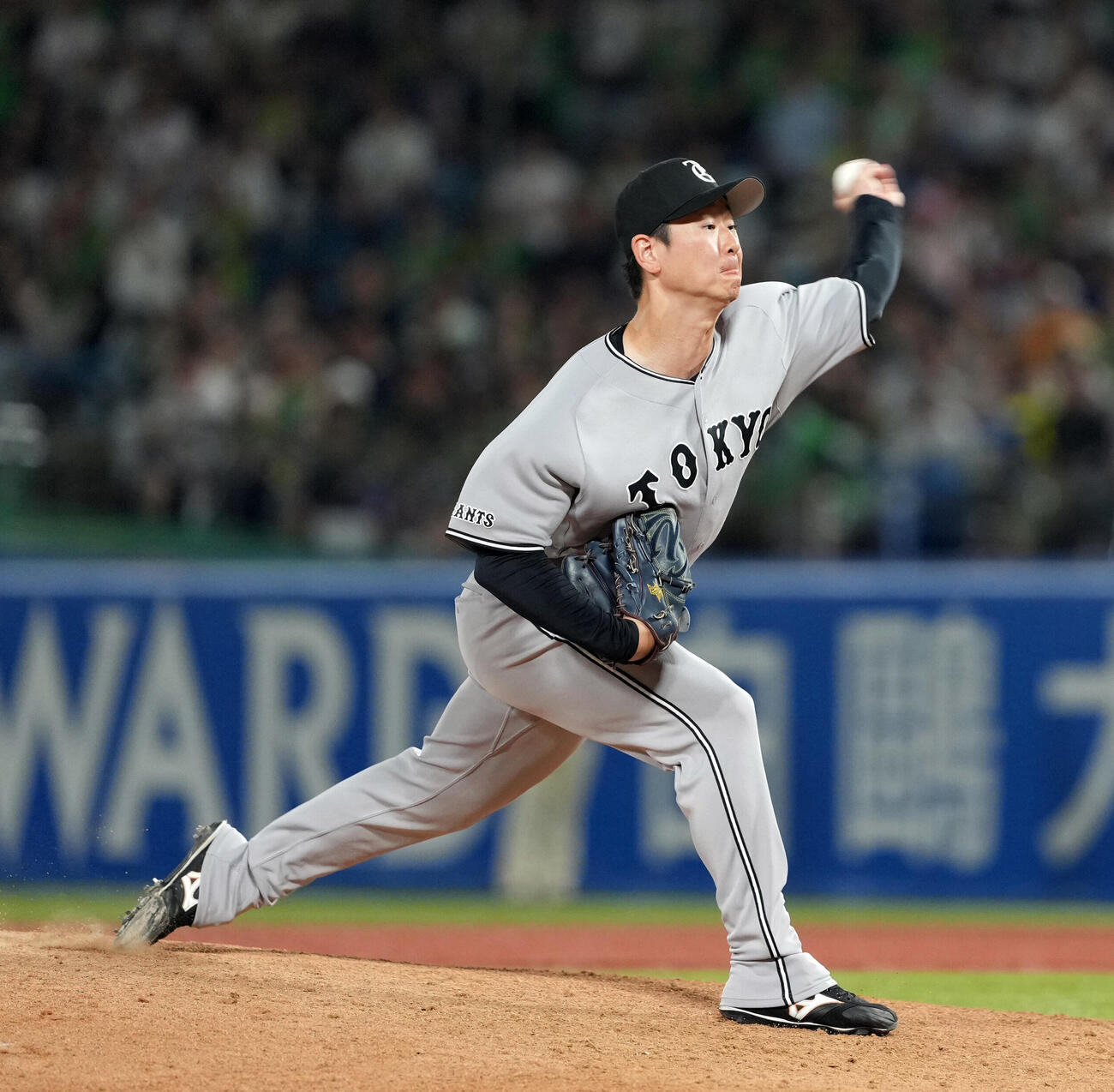 ヤクルト対巨人　7回からマウンドに上がった巨人中川皓太（撮影・たえ見朱実）