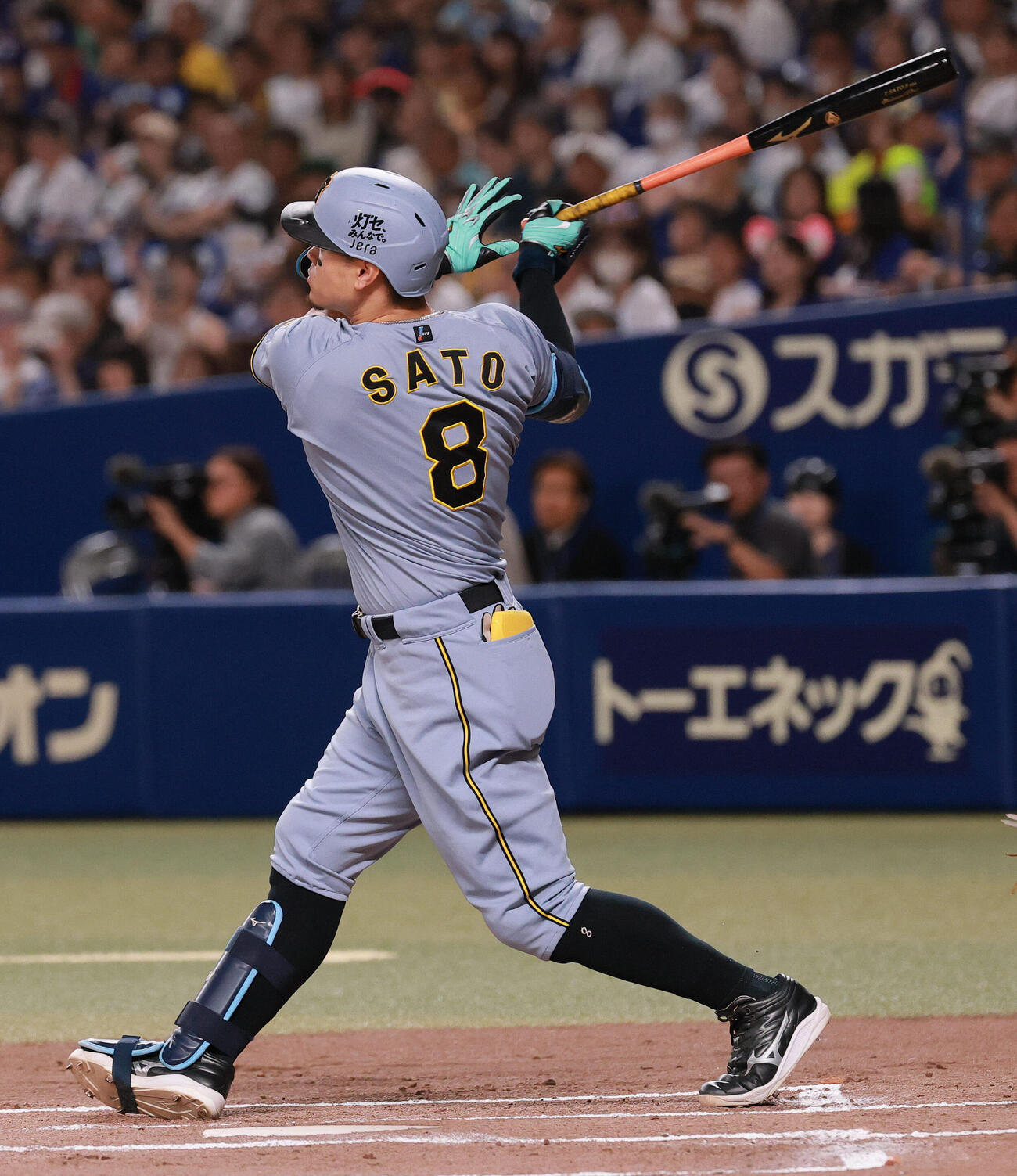中日対阪神　1回表阪神2死、佐藤輝明はソロ本塁打を放つ（撮影・上山淳一）