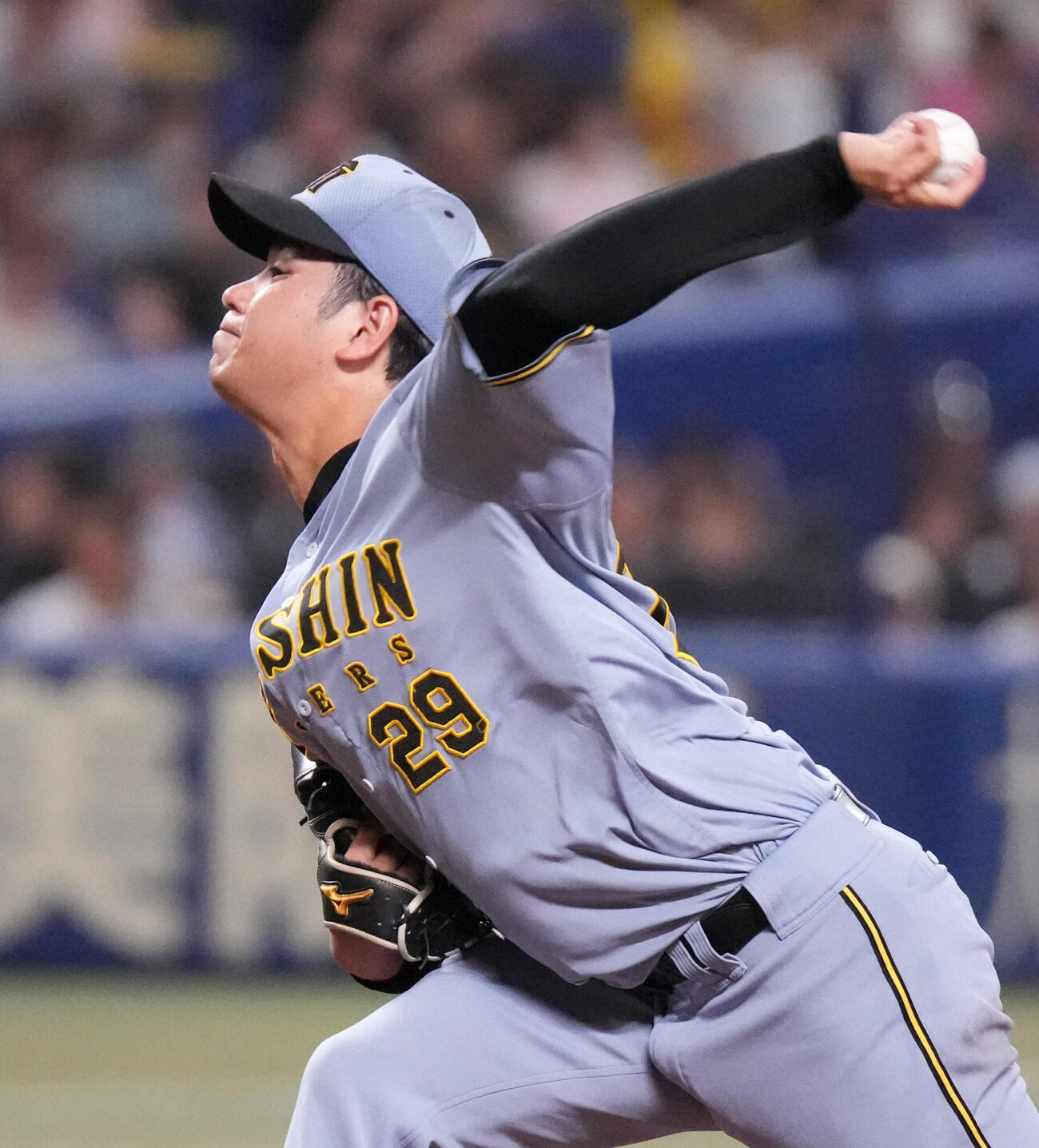 中日対阪神　5回裏、力投する阪神先発の高橋遥人（撮影・森本幸一）